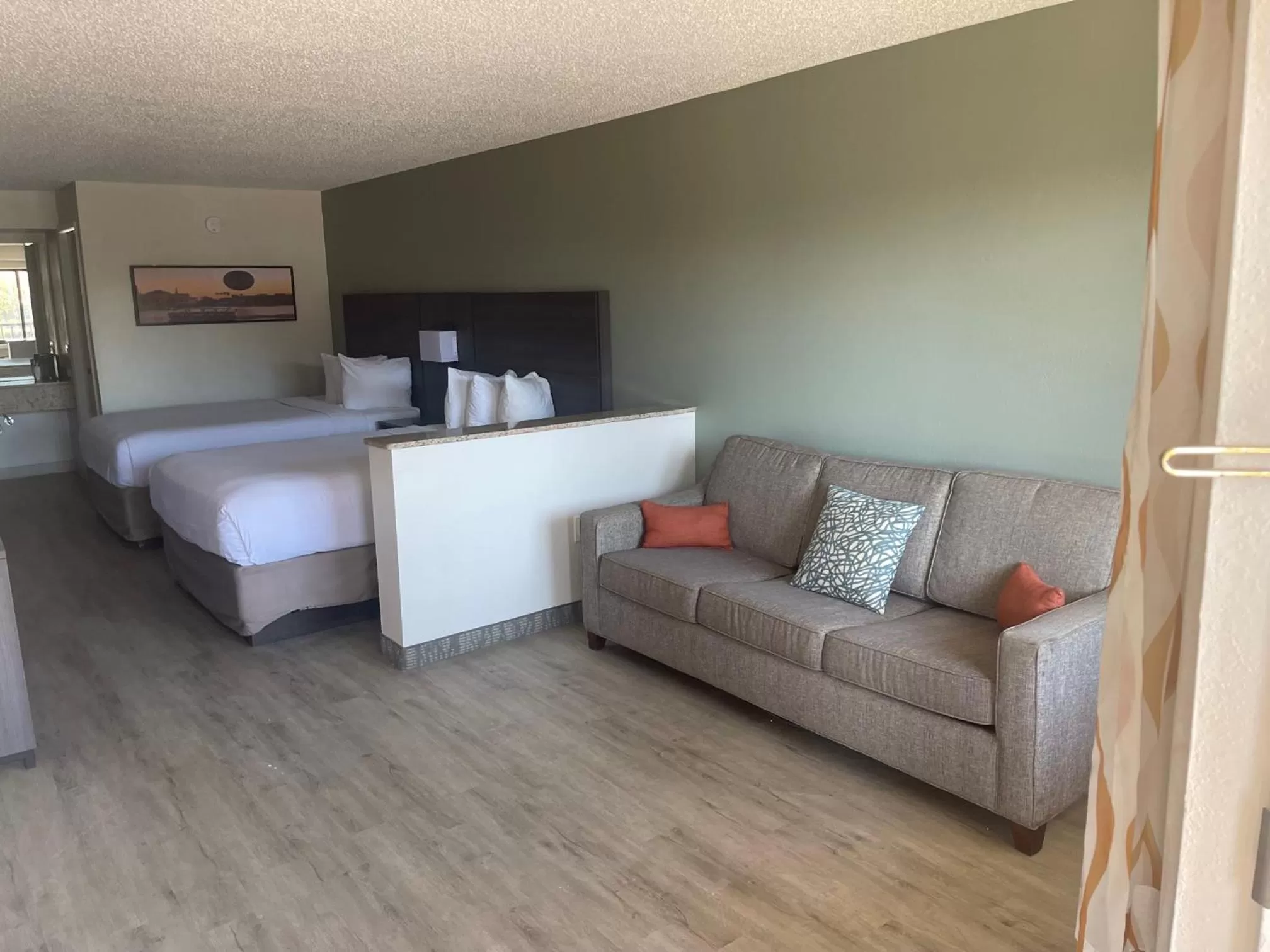 Photo of the whole room, Bed in Quality Inn & Suites Orlando East - UCF Area