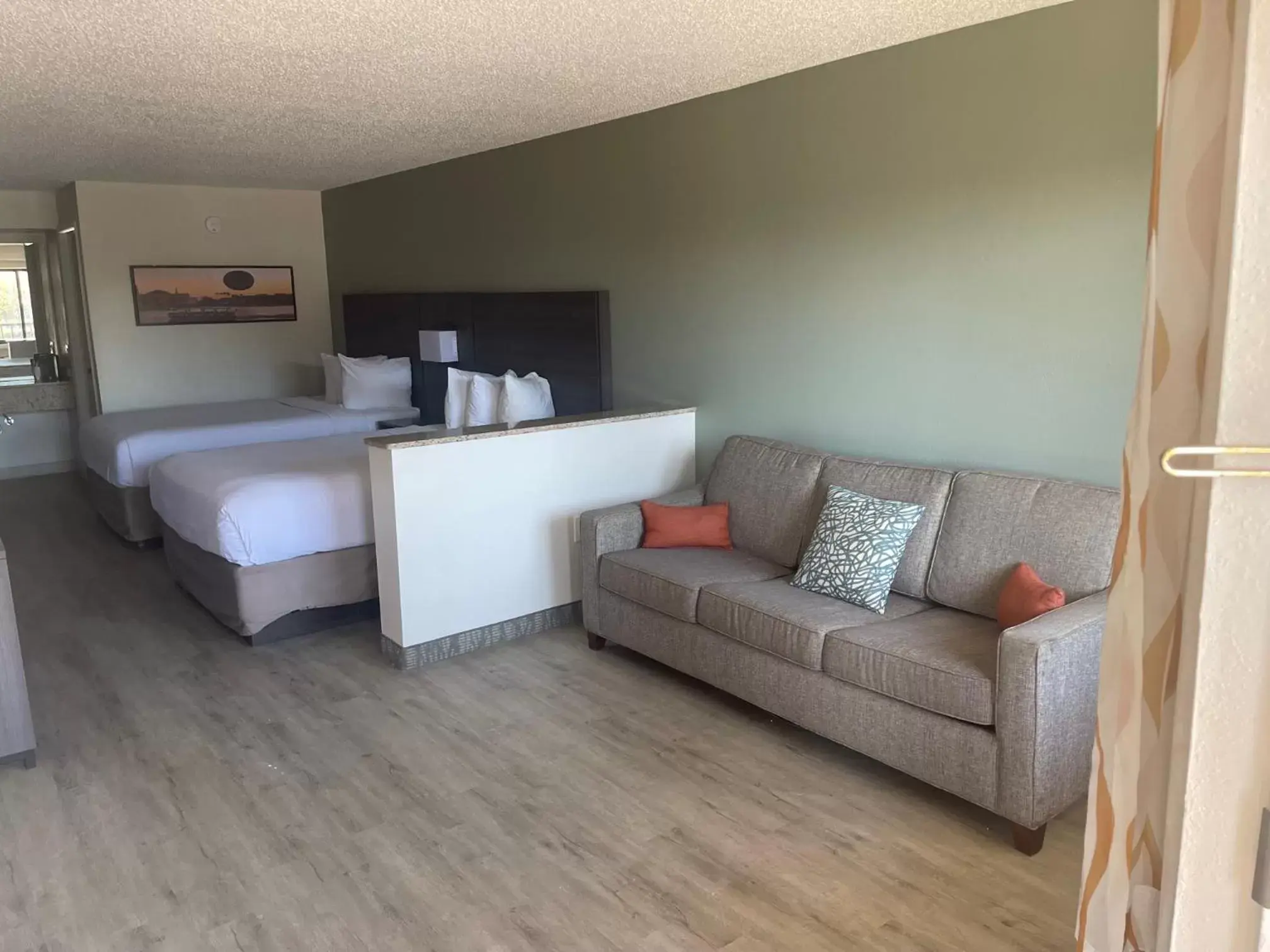 Photo of the whole room, Seating Area in Days Inn & Suites by Wyndham Orlando East UCF Area