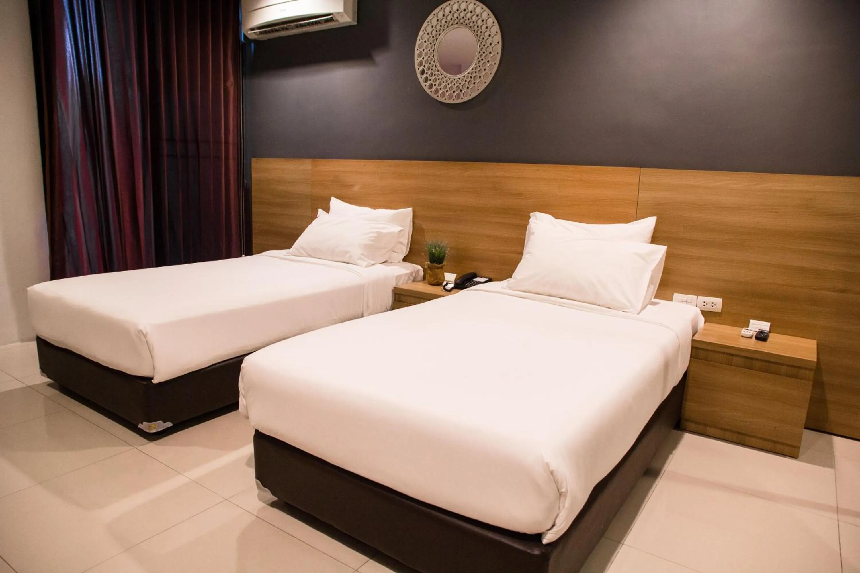Bed in Marigold Sukhumvit - Free Shuttle to BTS Bearing Station