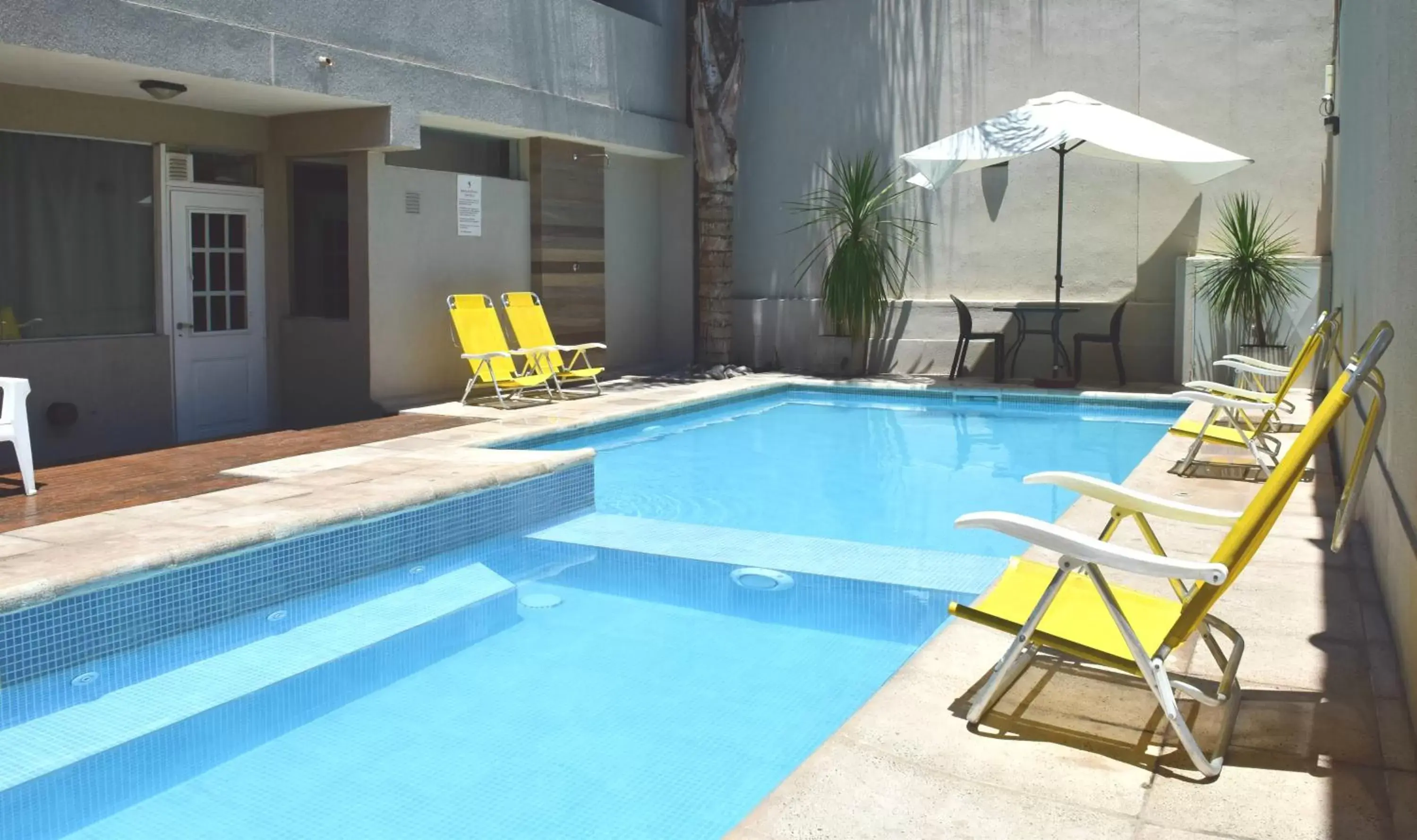 Swimming Pool in Soltigua Apart Hotel Mendoza