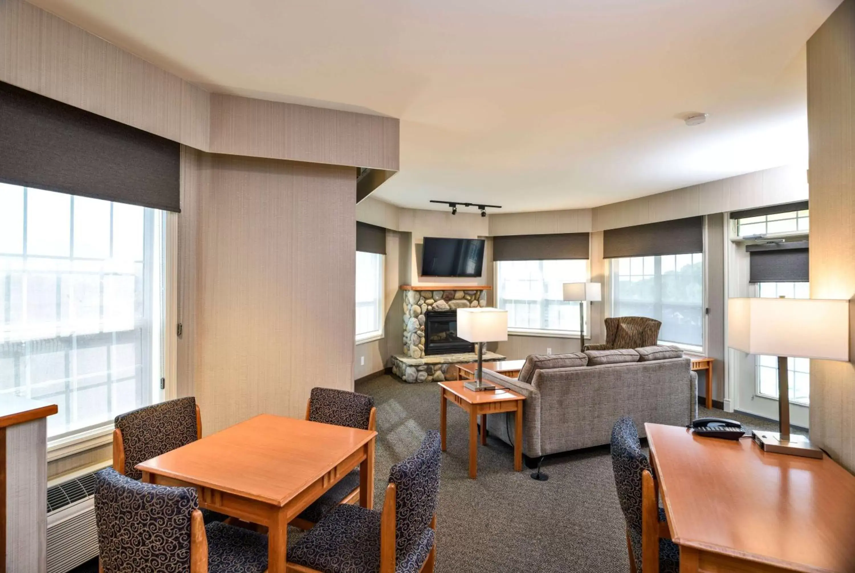 Photo of the whole room, Seating Area in Ramada by Wyndham Penticton Hotel & Suites