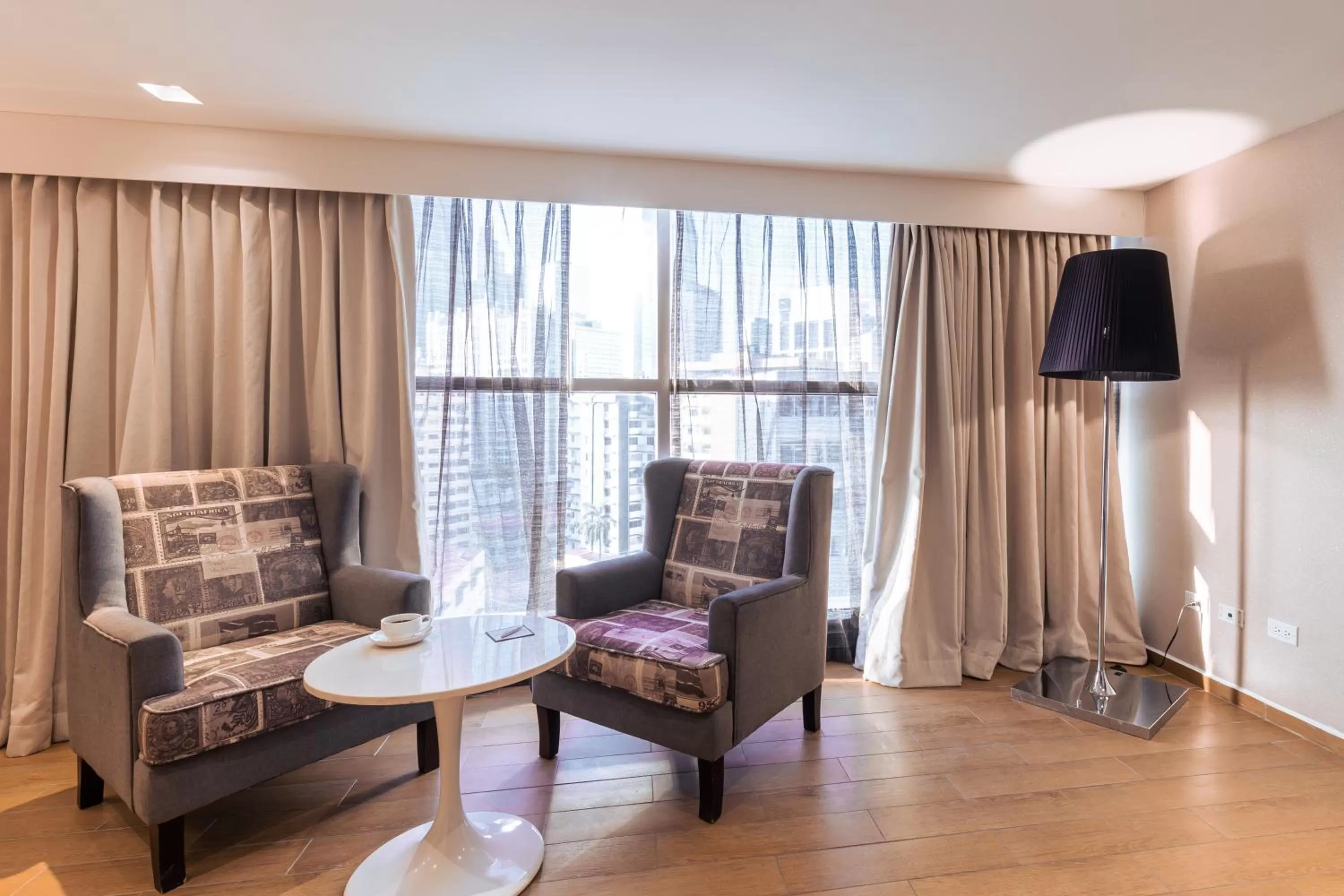 Photo of the whole room in Exe Oriental Panamá