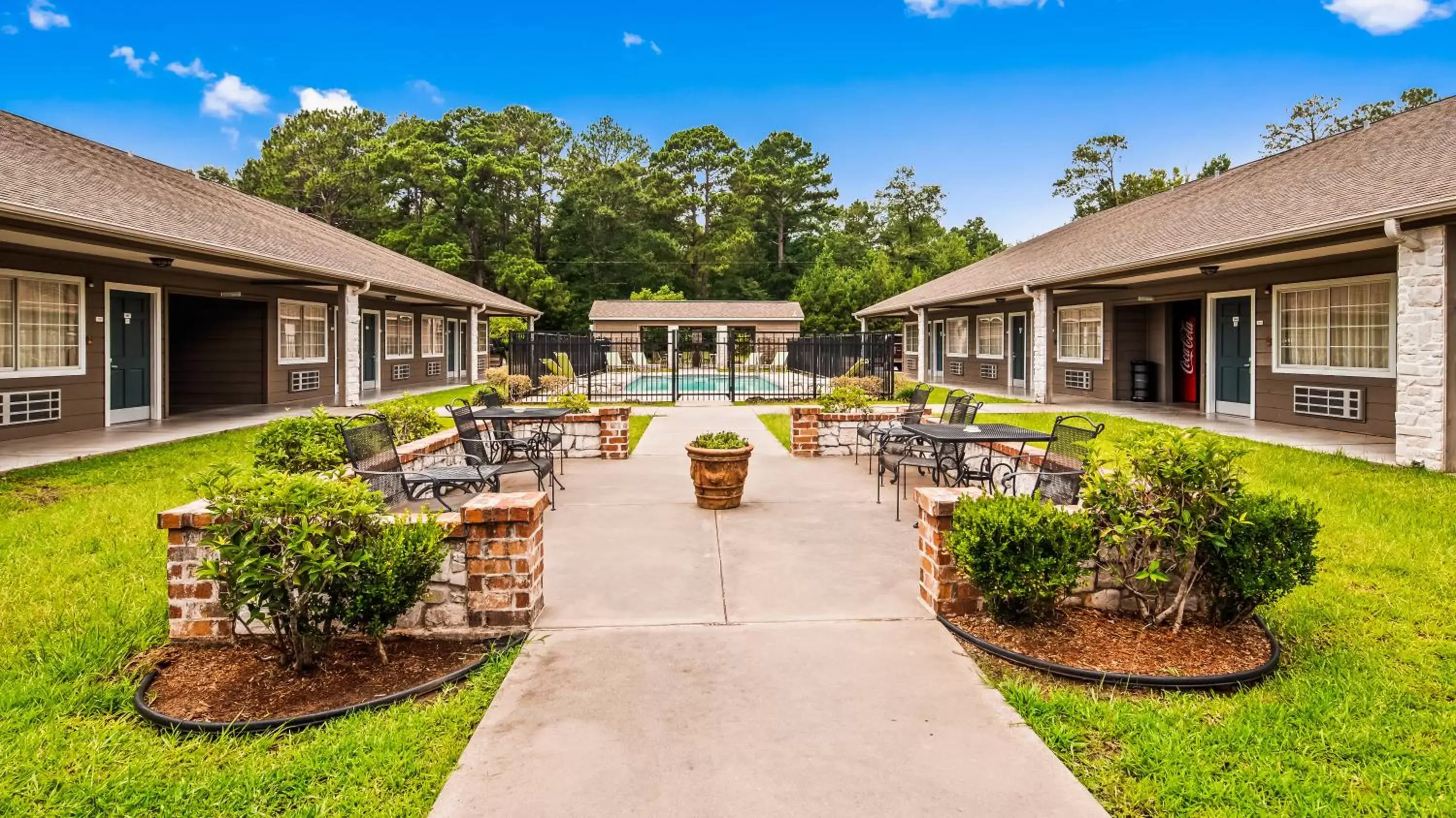 Facade/entrance, Property Building in SureStay Hotel by Best Western Leesville