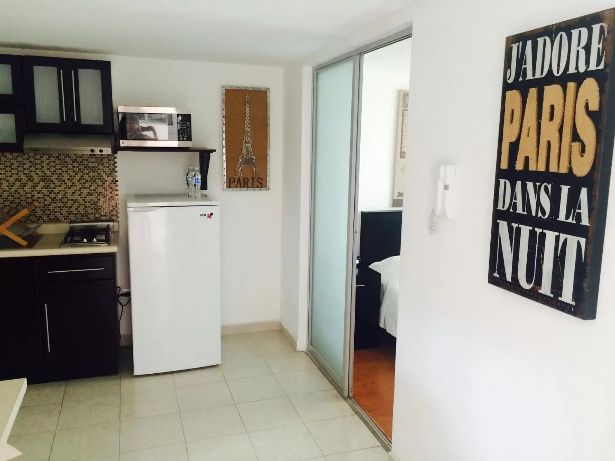 Photo of the whole room, Kitchen/Kitchenette in Metropolis Suites Ejecutivas