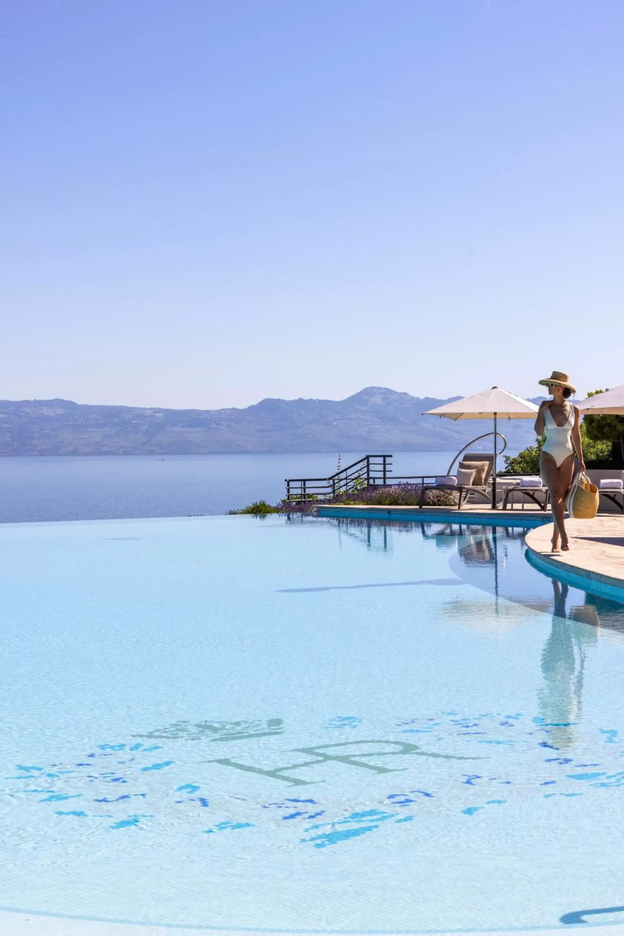 Pool view in Hôtel Royal