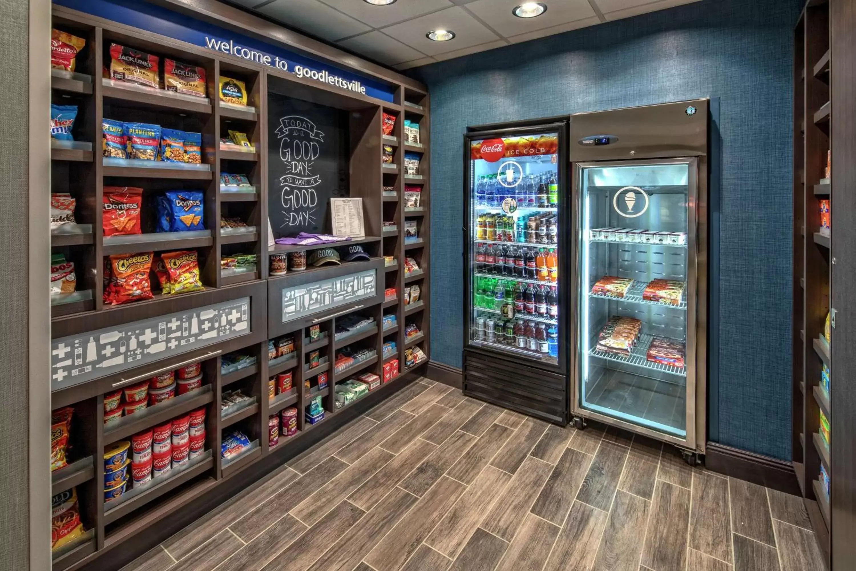 Dining area, Supermarket/Shops in Hampton Inn & Suites Nashville/Goodlettsville Tennessee