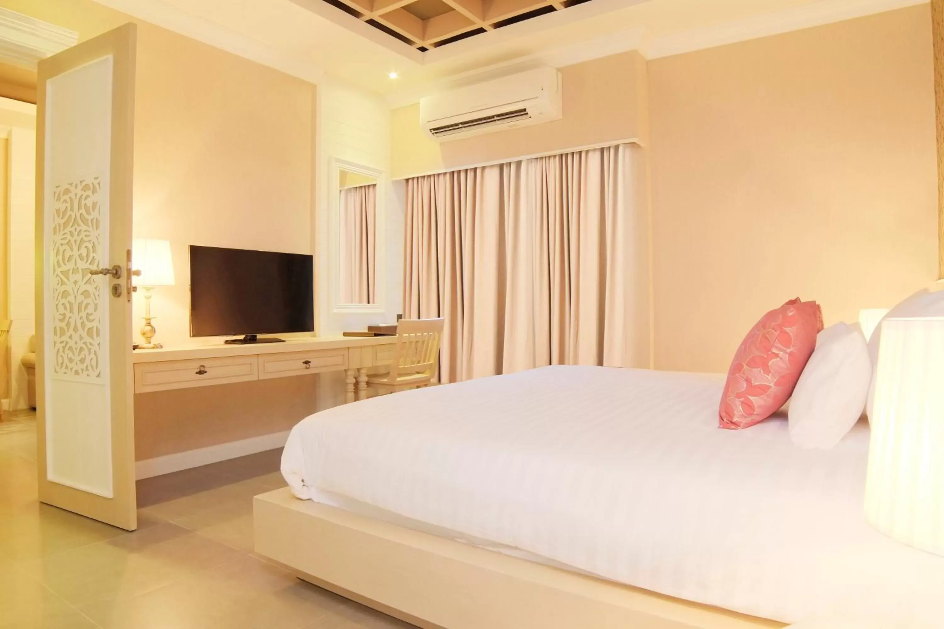 Executive Suite in The Raya Surawong Bangkok Executive Suite in The Raya Surawong Bangkok