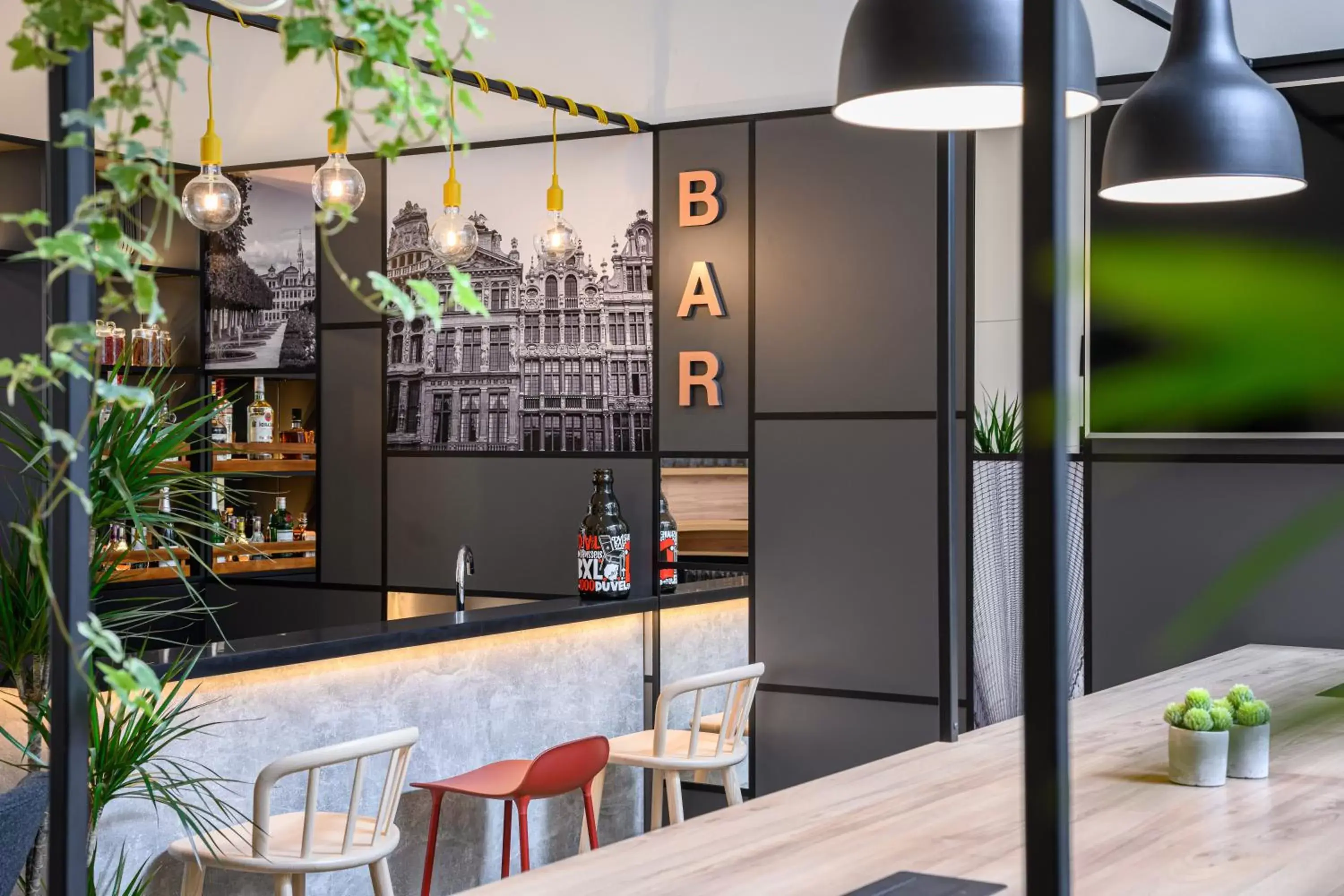 Lounge or bar in B&B Hotel Brussels Centre Gare du Midi