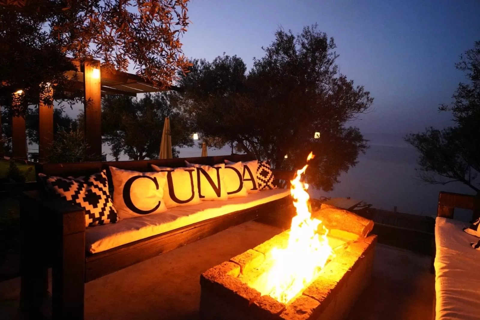 Restaurant/places to eat in QCUNDA OTEL