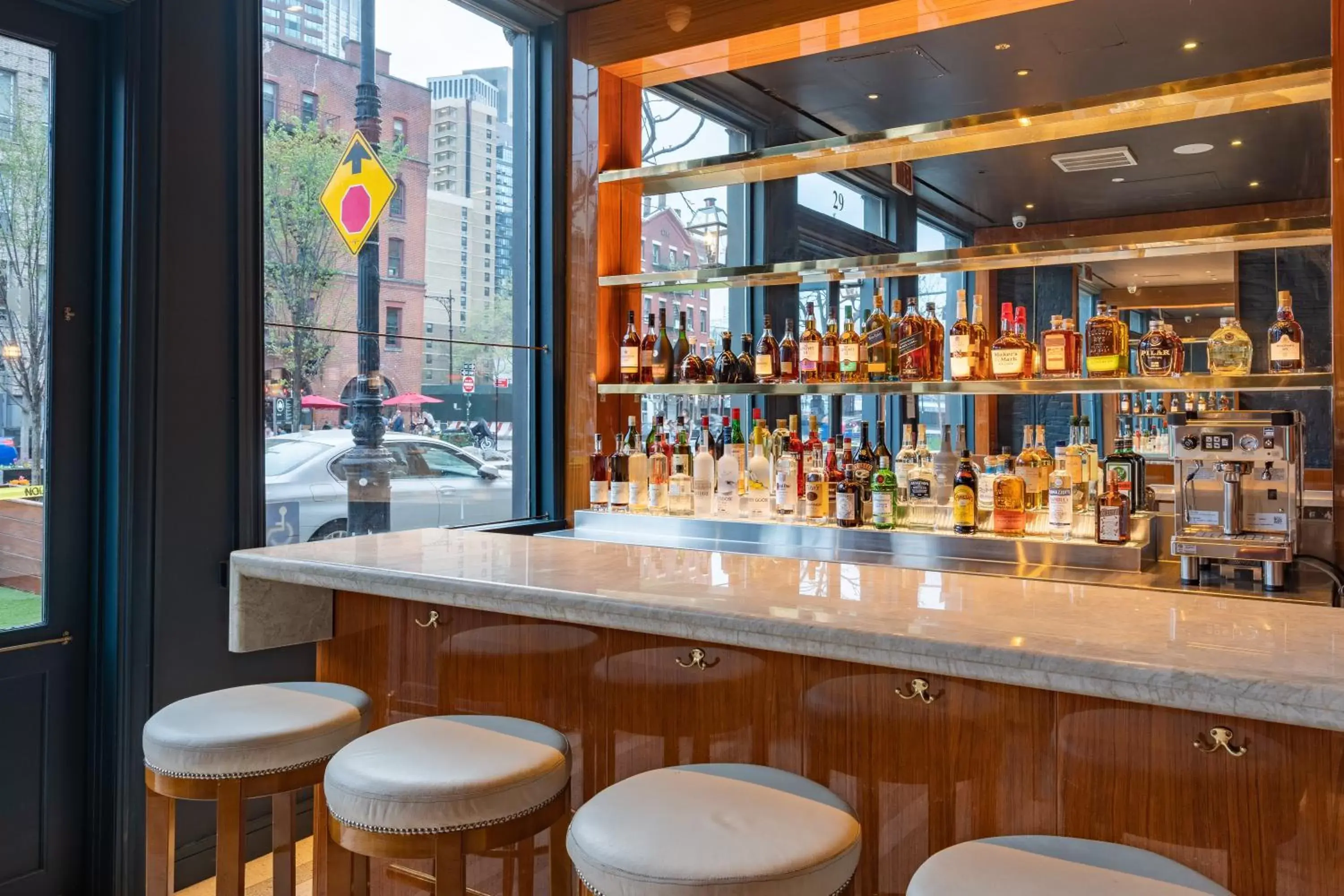 Restaurant/places to eat, Lounge/Bar in 33 Seaport Hotel New York