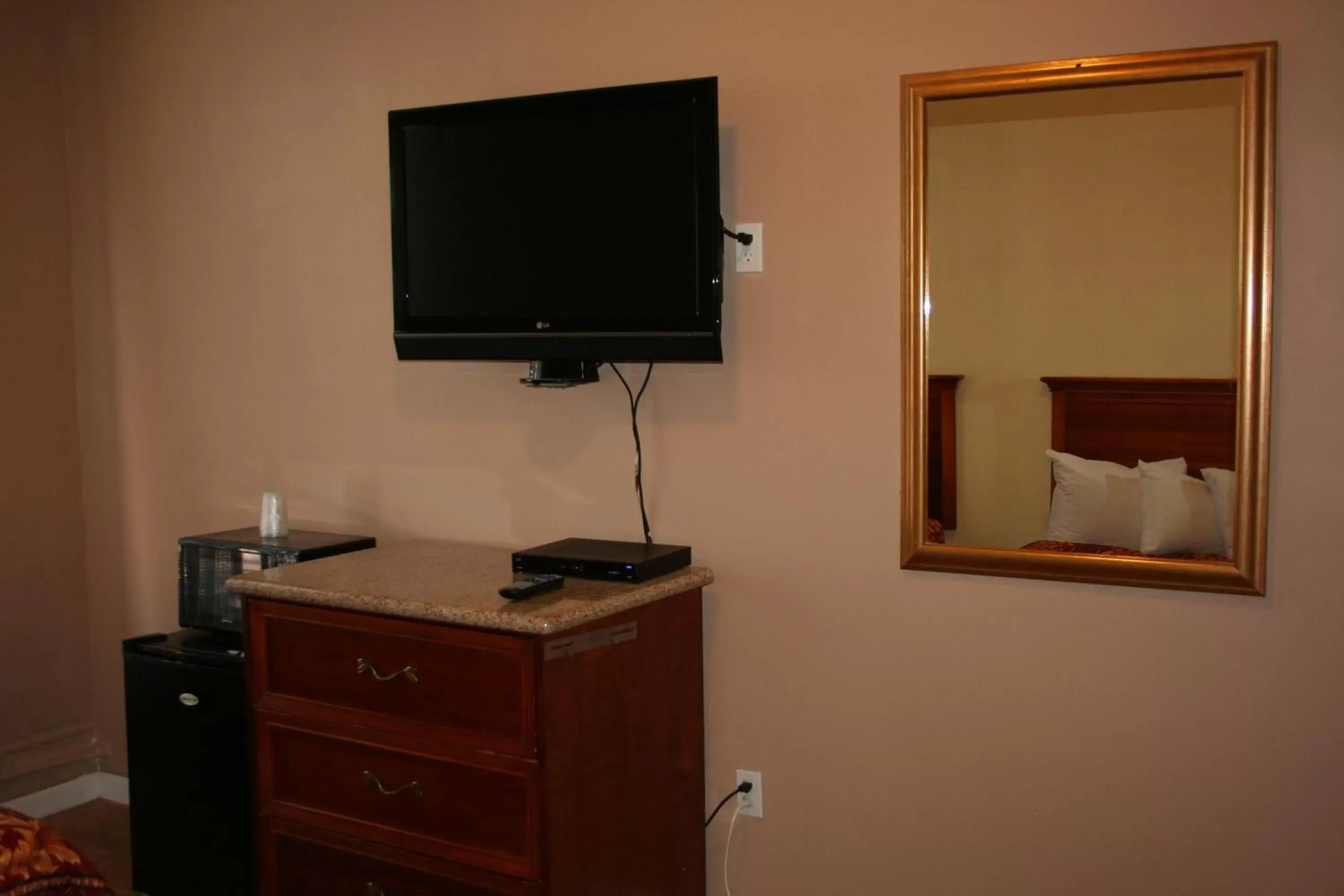 TV and multimedia, TV/Entertainment Center in Europa Hotel