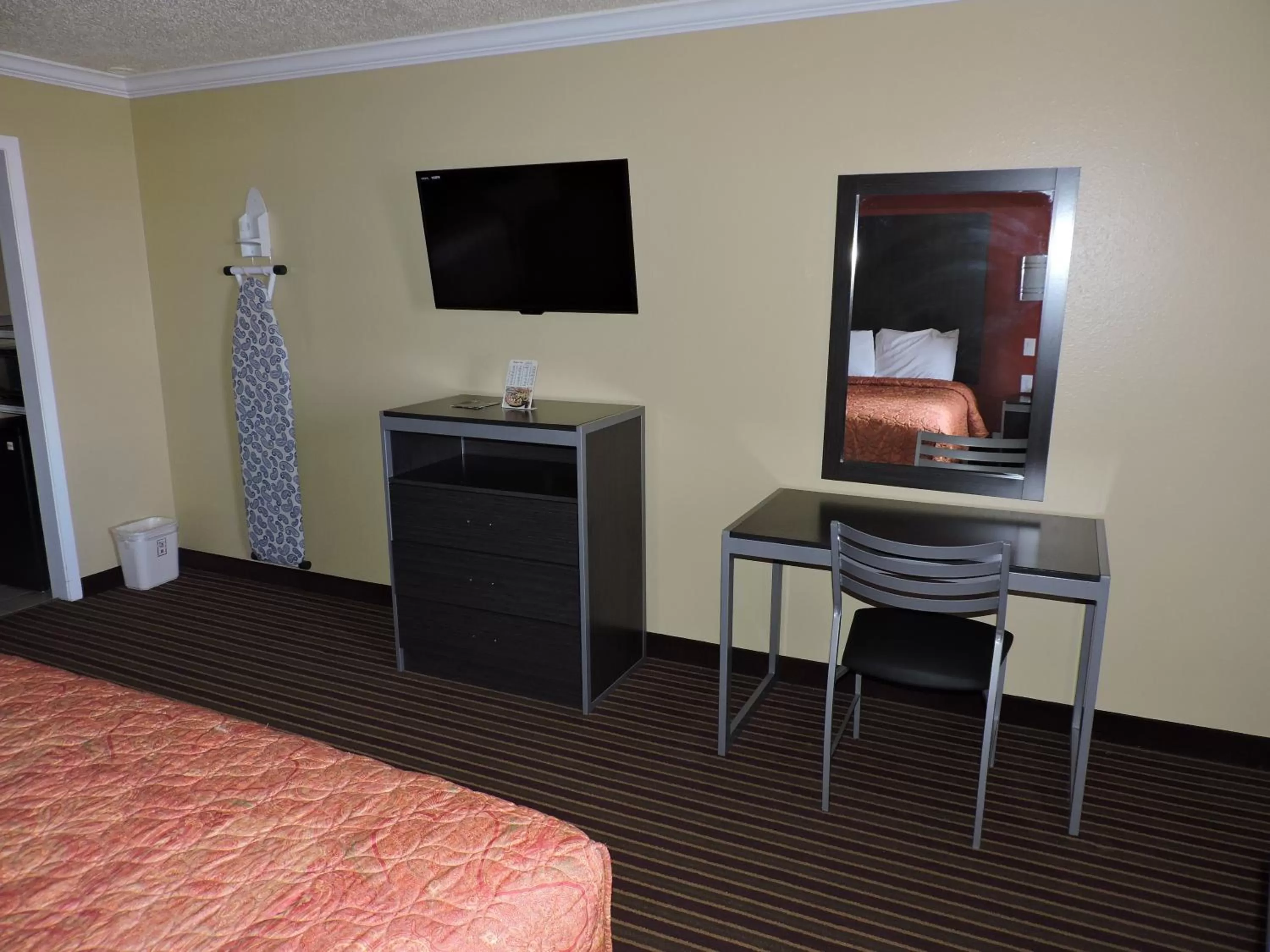 TV/Entertainment Center in Budget Inn Temple