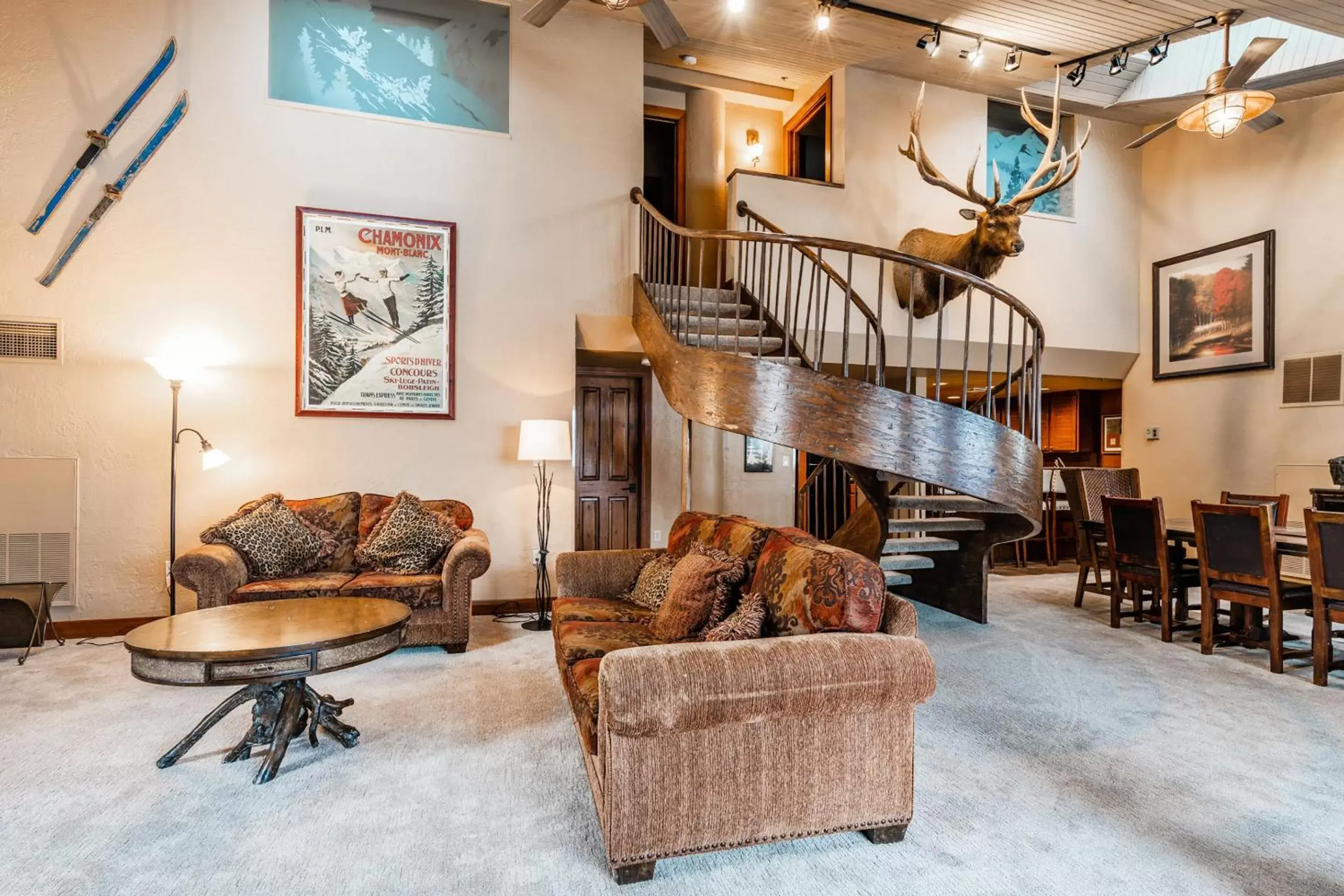 Living room, Seating Area in Silver King