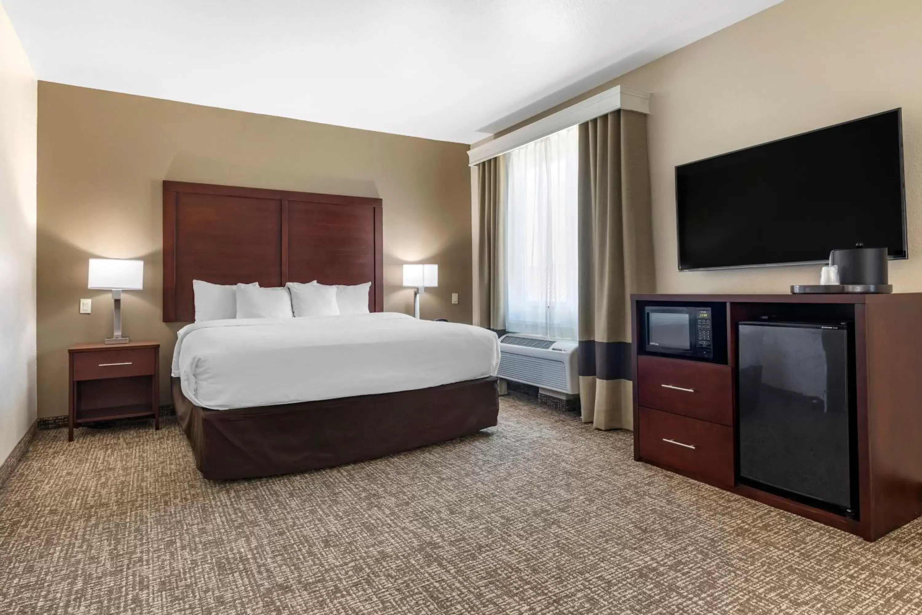 Bedroom, Bed in Comfort Inn & Suites, White Settlement-Fort Worth West, TX