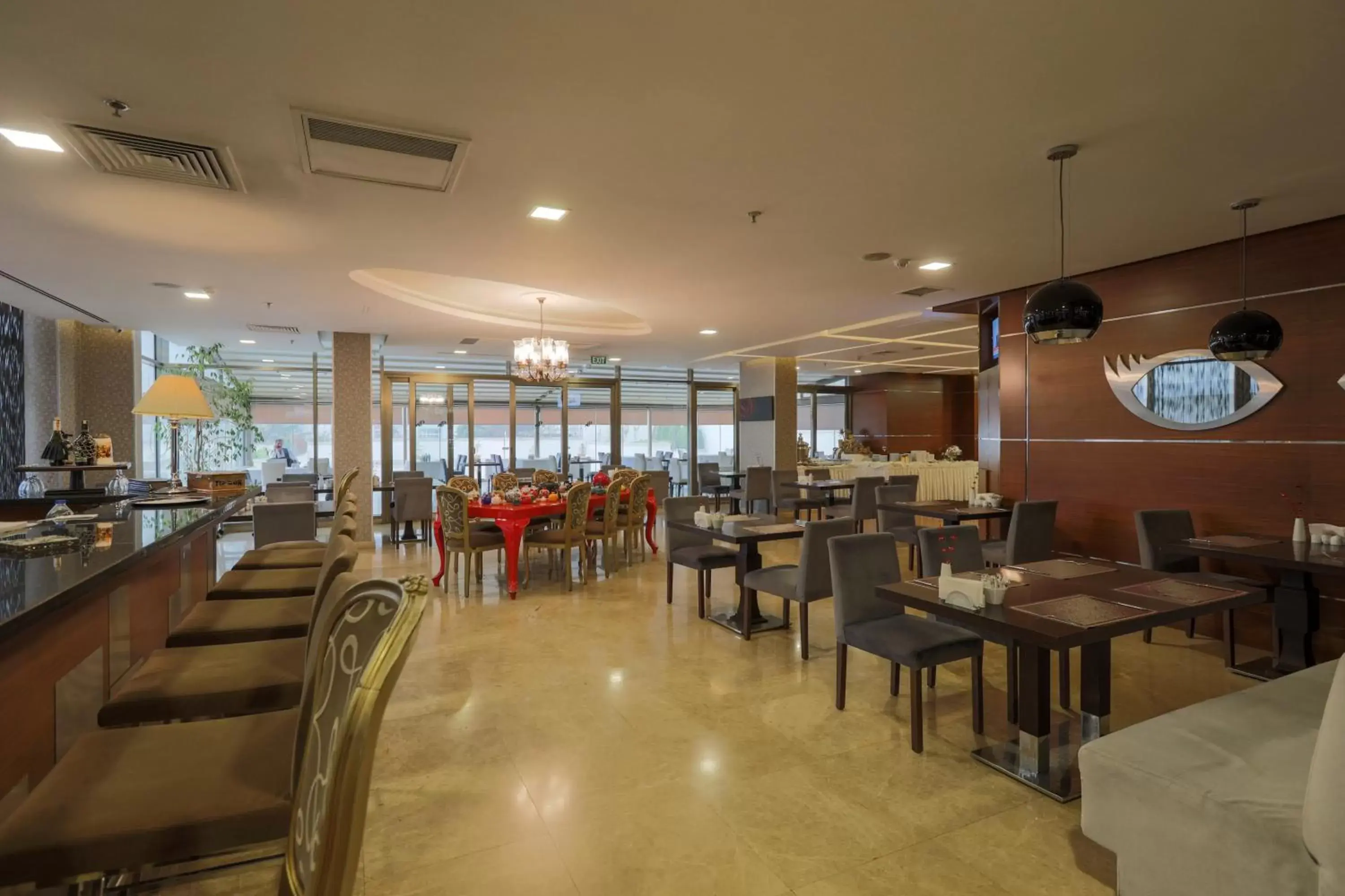 Restaurant/Places to Eat in Niza Park Hotel