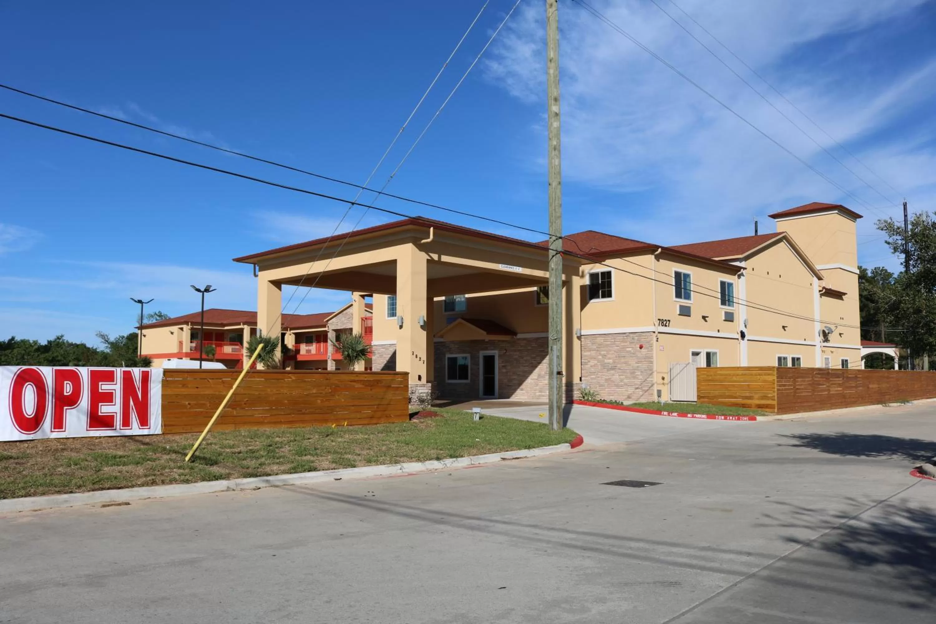 Facade/entrance in Scottish Inn & Suites - IAH Airport