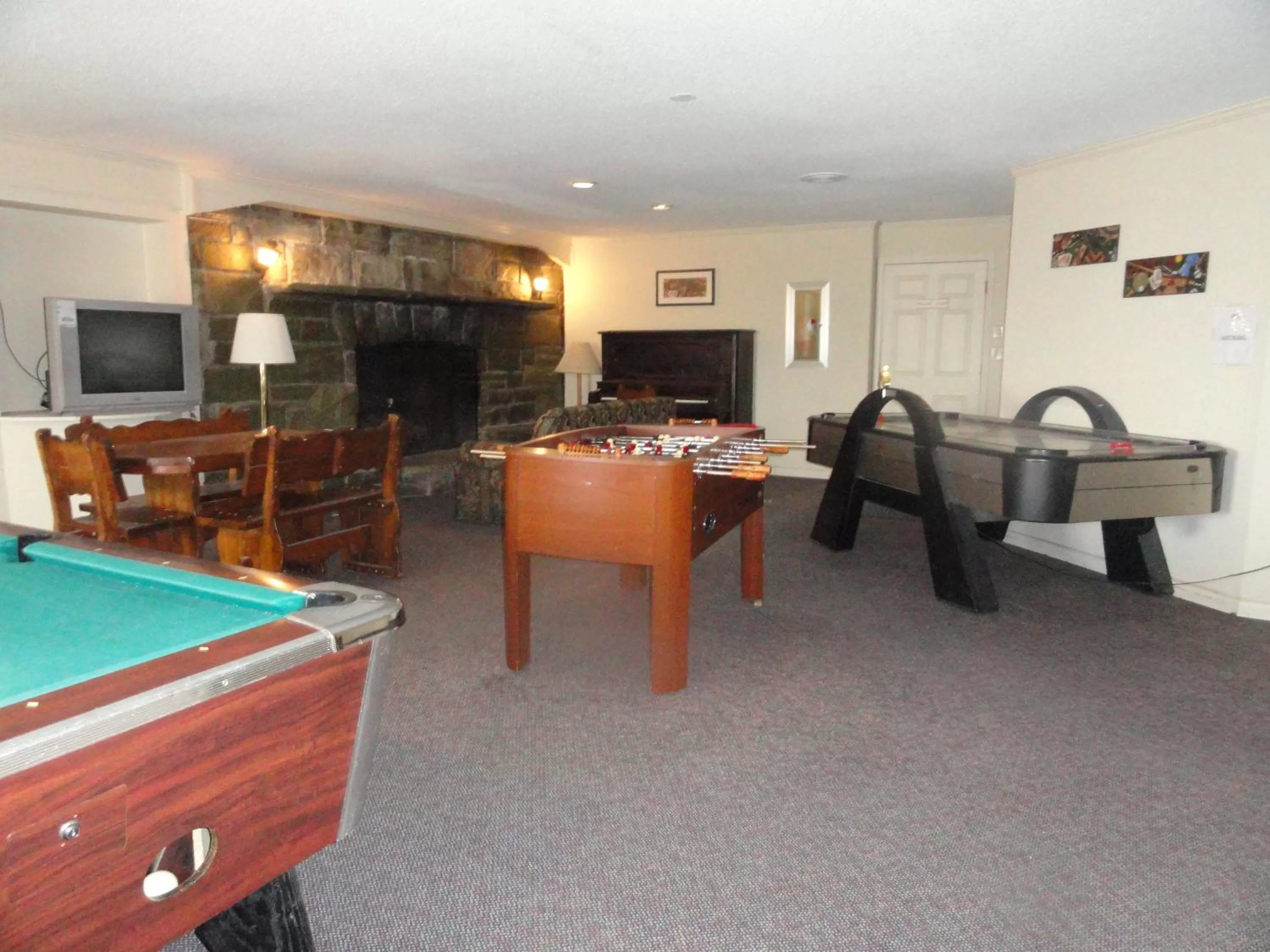 Communal lounge/ TV room in 4 Seasons at Beech Mountain
