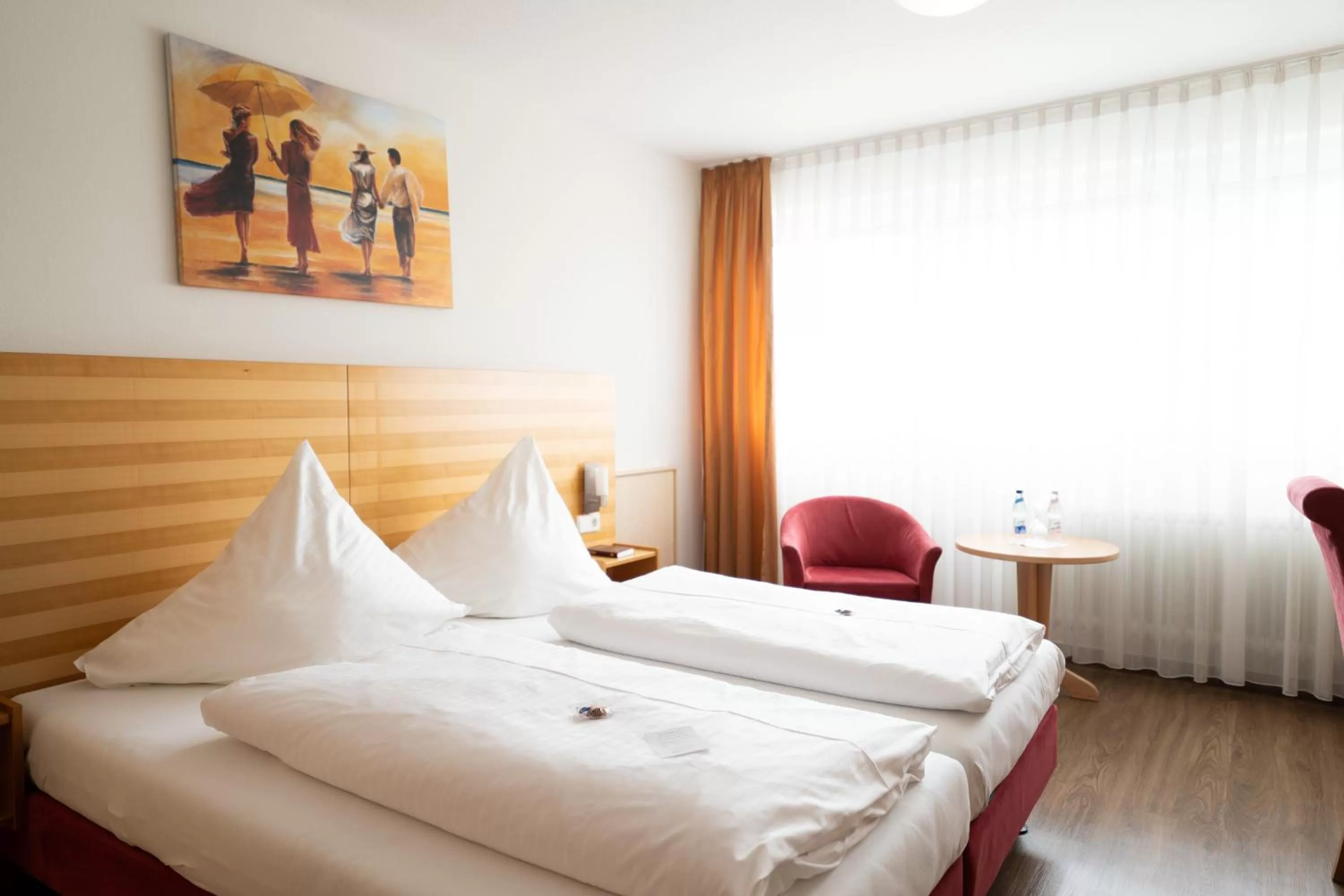 Photo of the whole room, Bed in ates Hotel Kehl