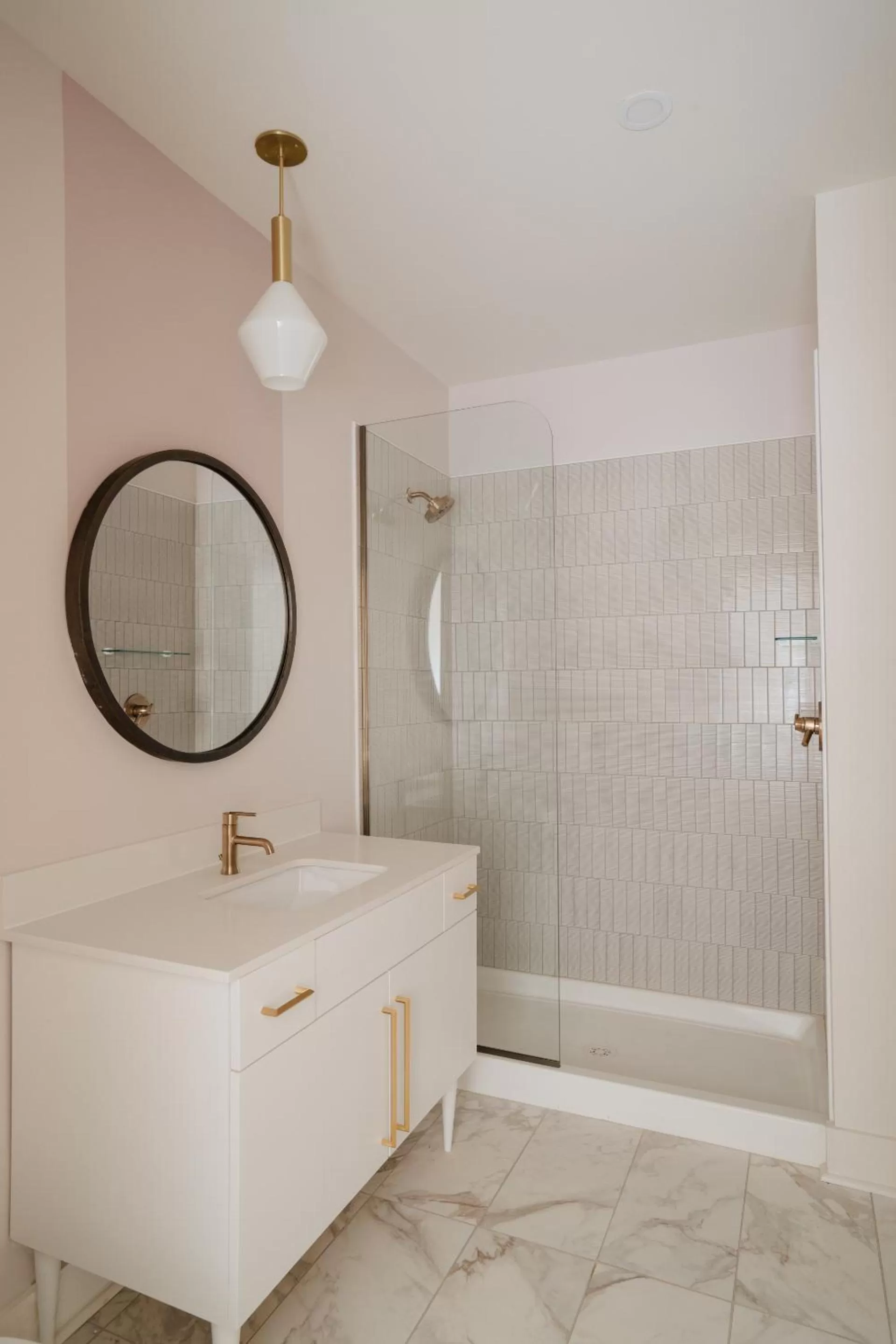 Living room, Bathroom in Sonder The Hideaway