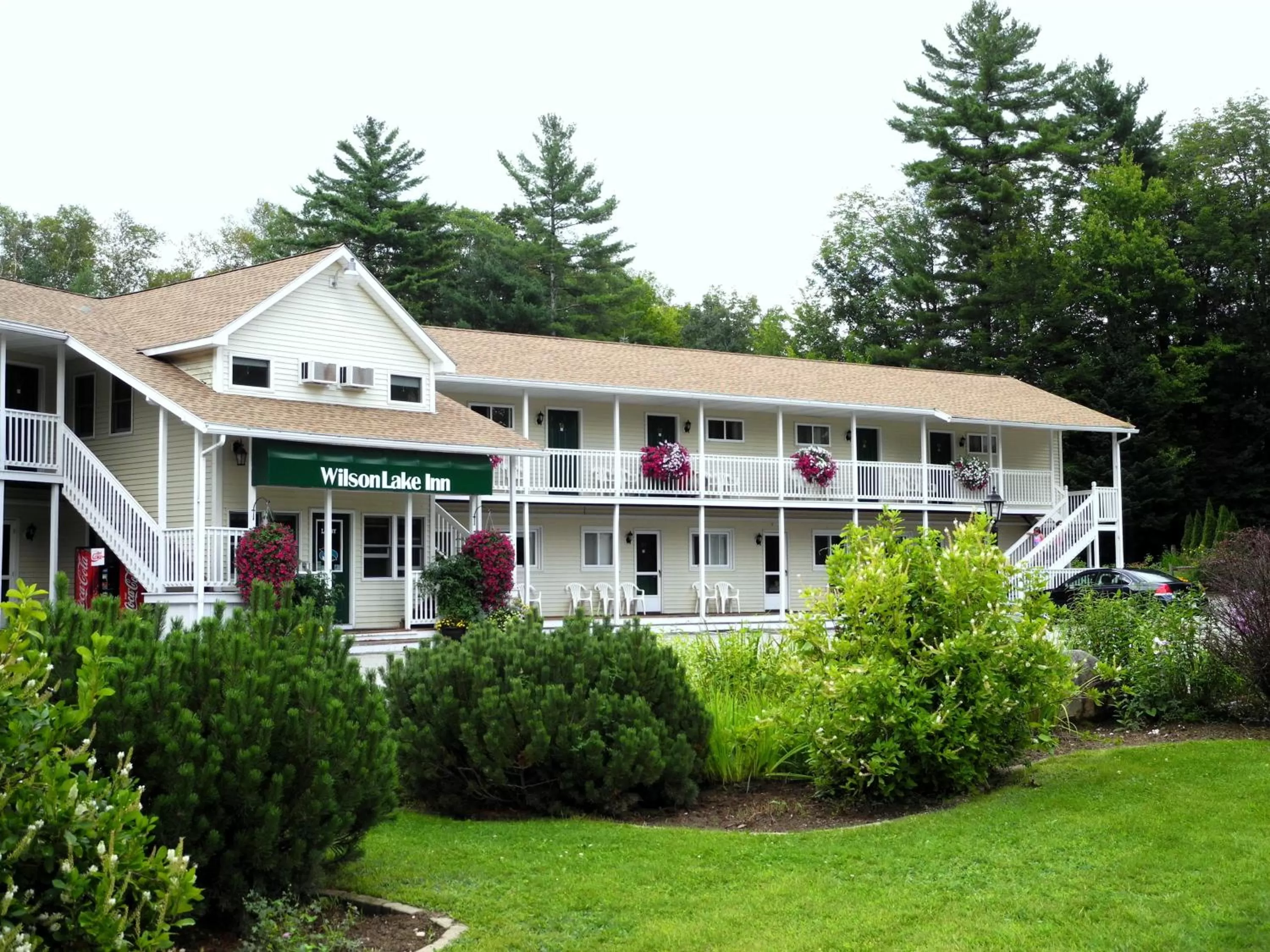Facade/entrance in Wilson Lake Inn