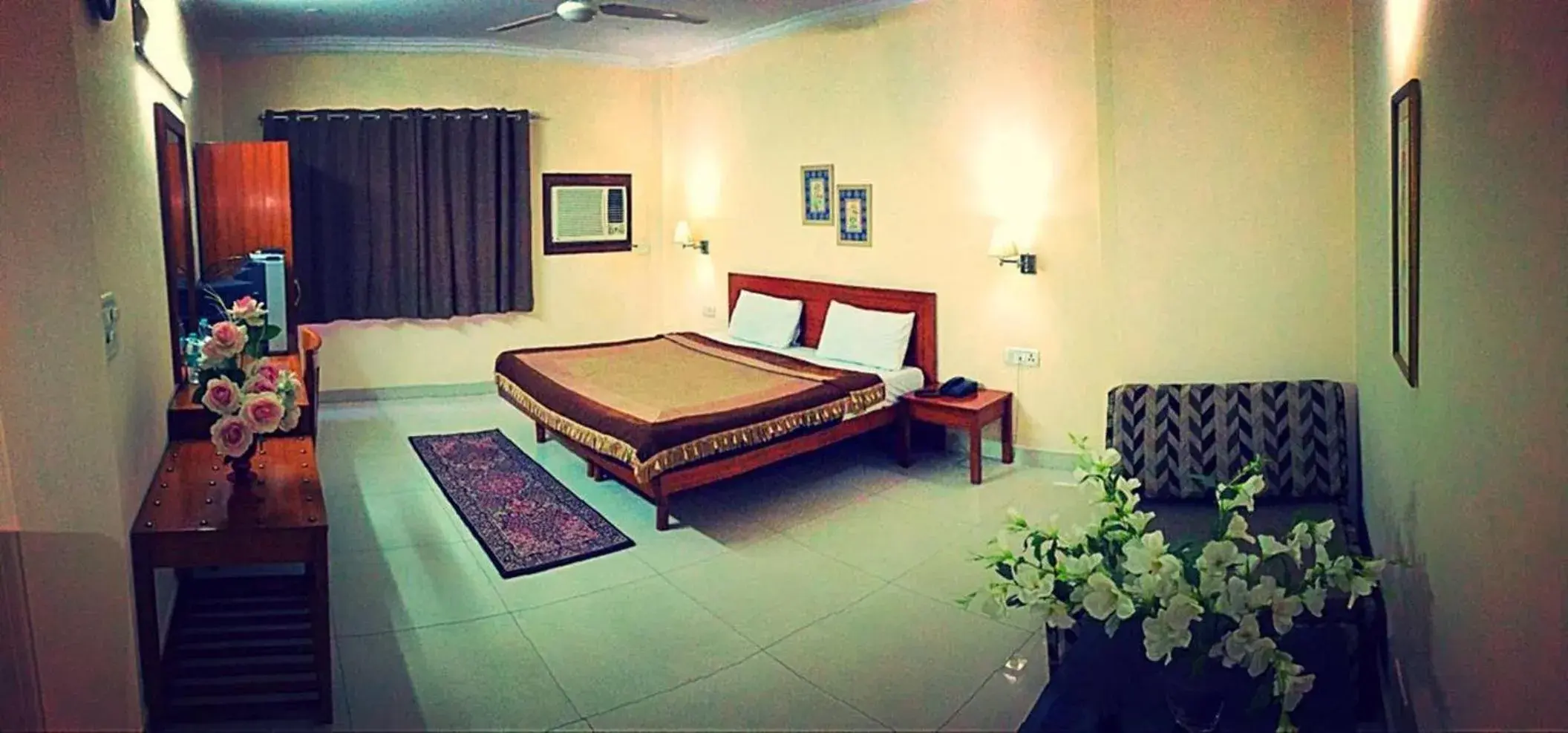 Photo of the whole room, Bed in Airport Hotel