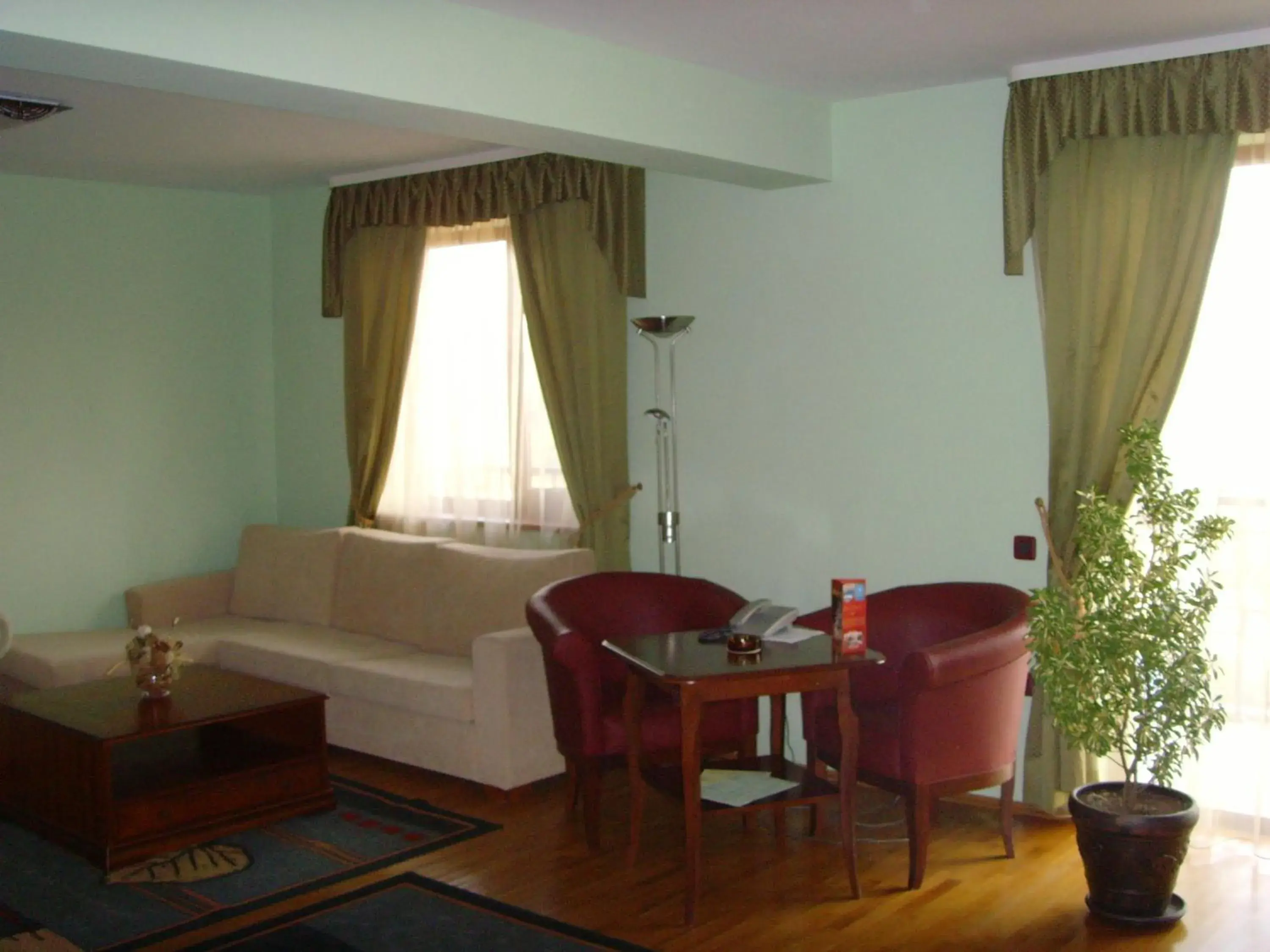 Living room, Seating Area in Meridian Hotel Bolyarski