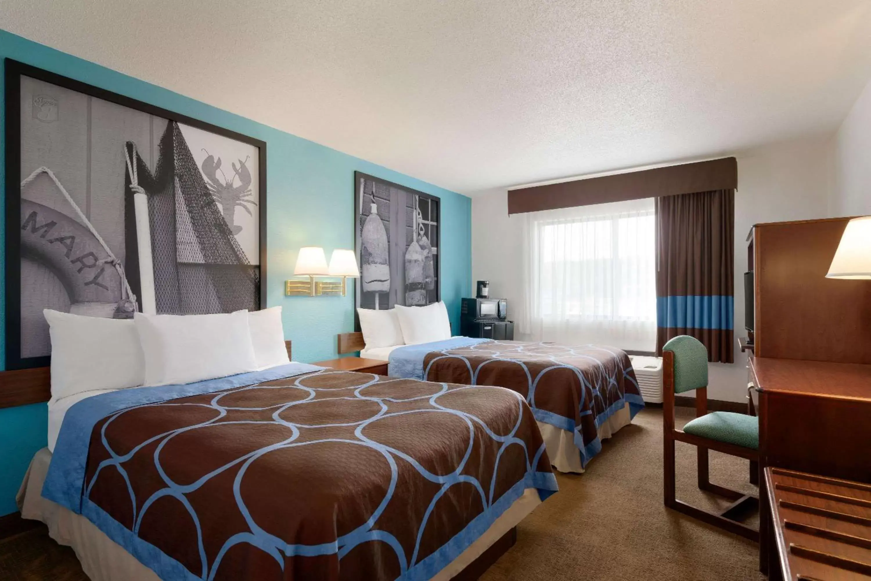 Photo of the whole room in Super 8 by Wyndham Portland/Westbrook Area