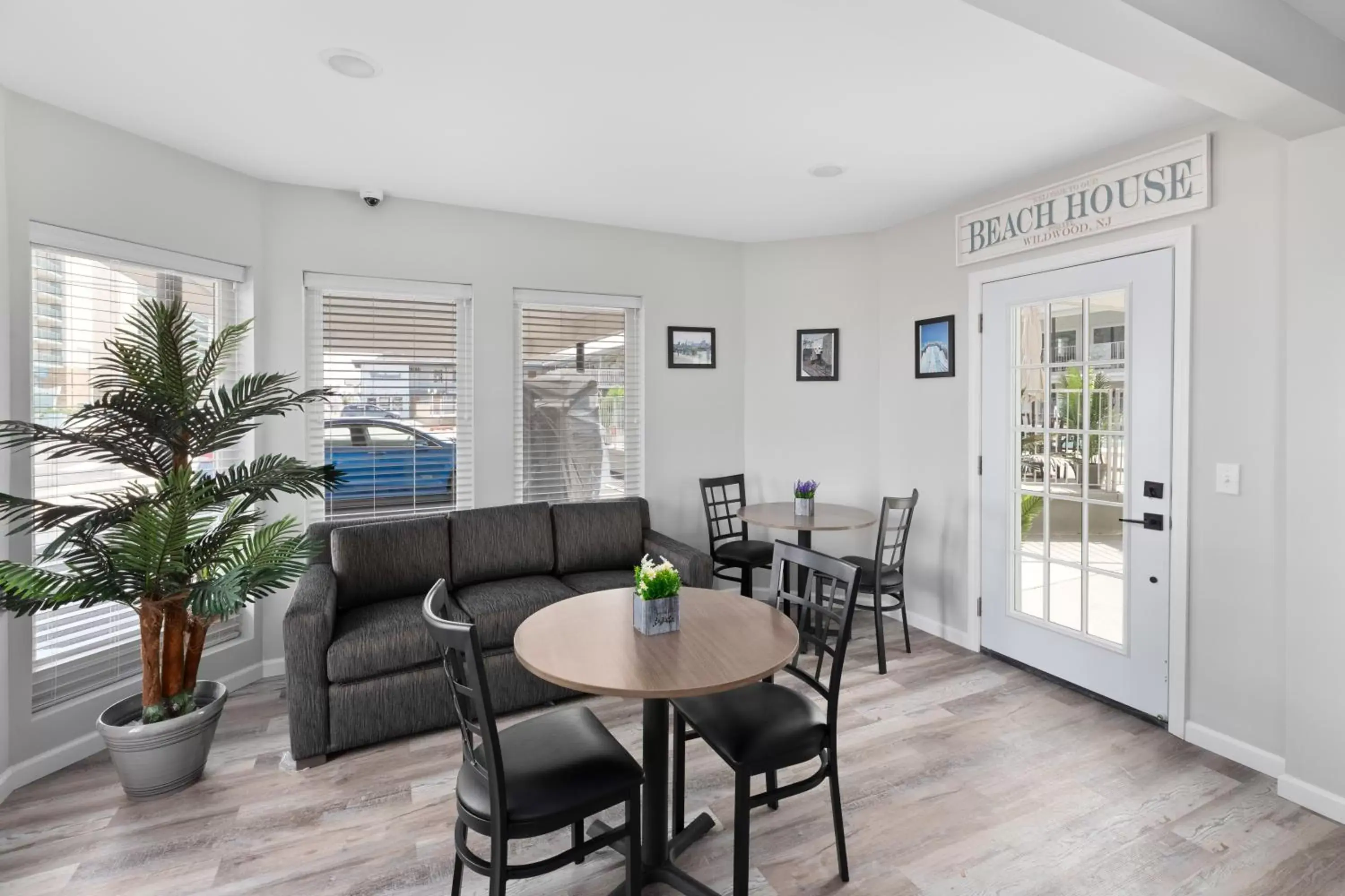 Lobby or reception, Dining Area in The Beach House