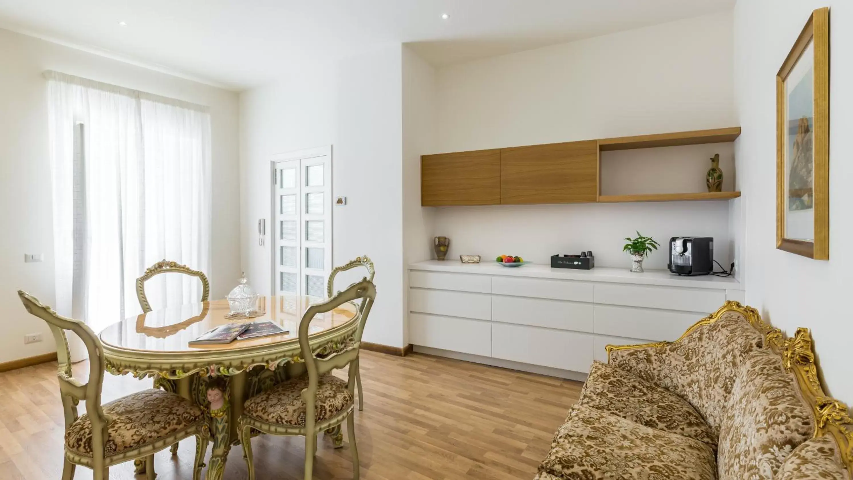 Communal kitchen, Dining Area in Scicli Albergo Diffuso