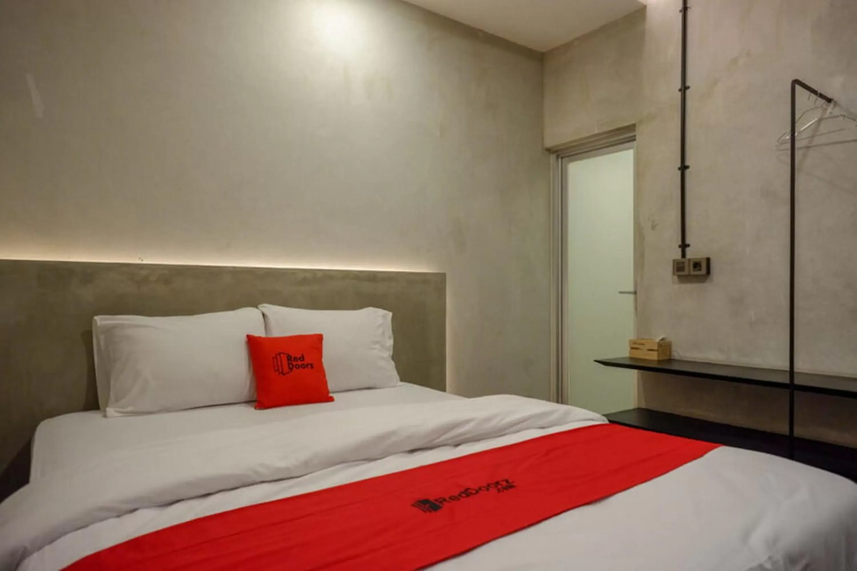 RedDoorz Plus near Kawasan Sam Poo Kong Semarang