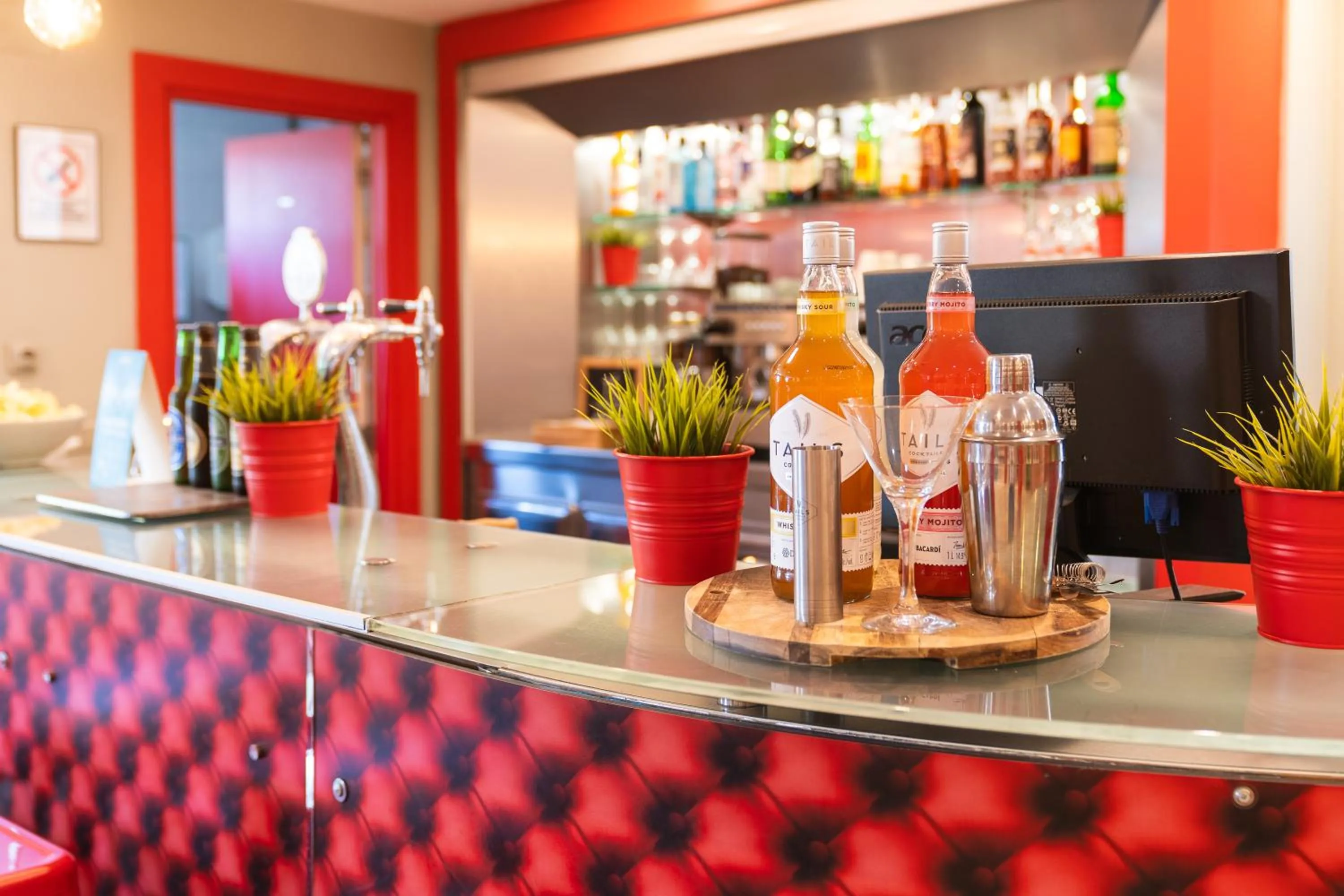 Lounge or bar in Ibis Madrid Alcorcon Tresaguas