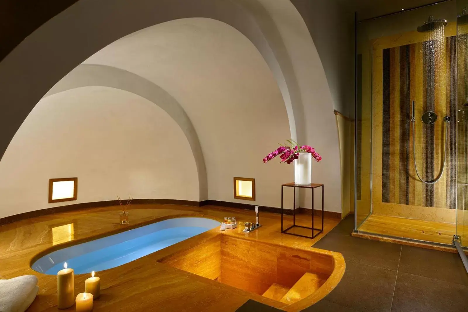 Bathroom, Swimming Pool in Margutta 54 Luxury Suites