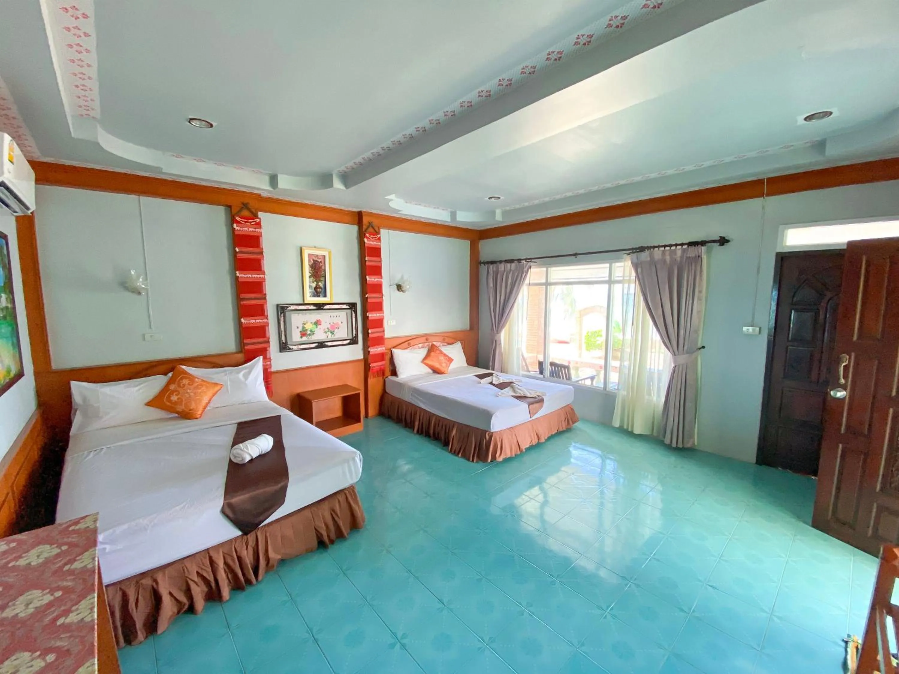 Bed in Lanta Paradise Beach Resort
