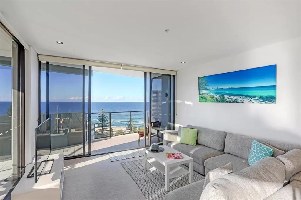 Ambience on Burleigh Beach