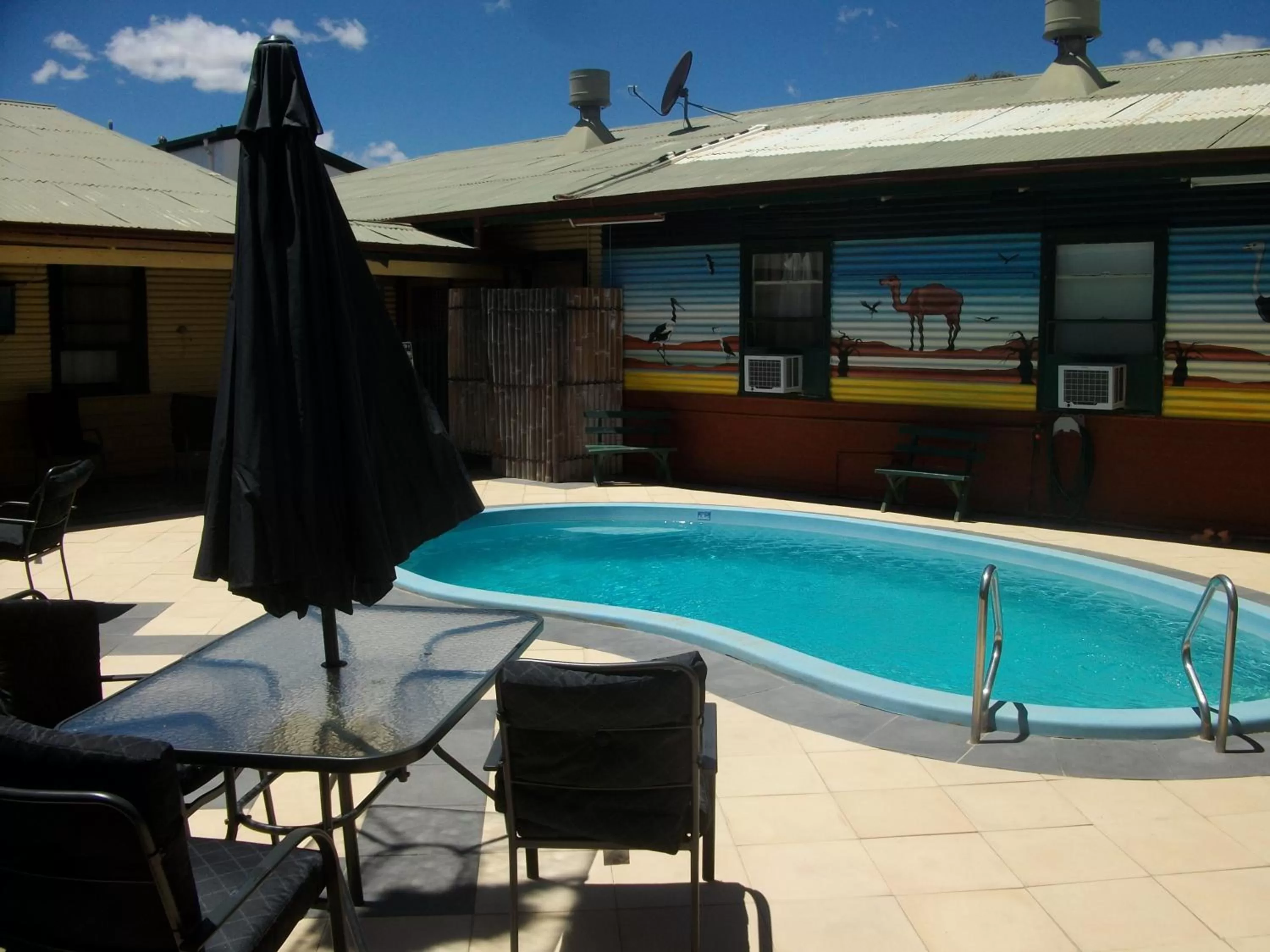 Swimming pool in Broken Hill Tourist Lodge
