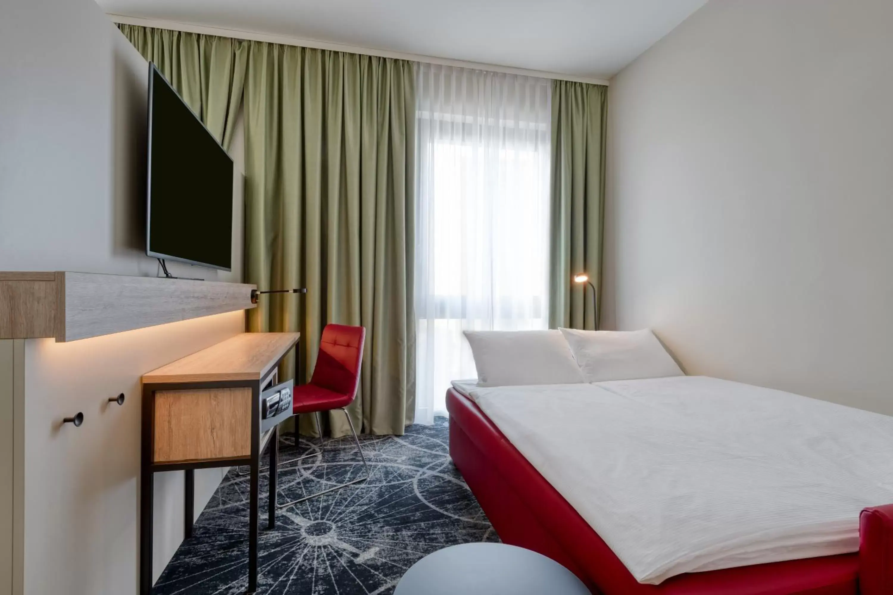 Photo of the whole room, Bed in ibis Styles Magdeburg