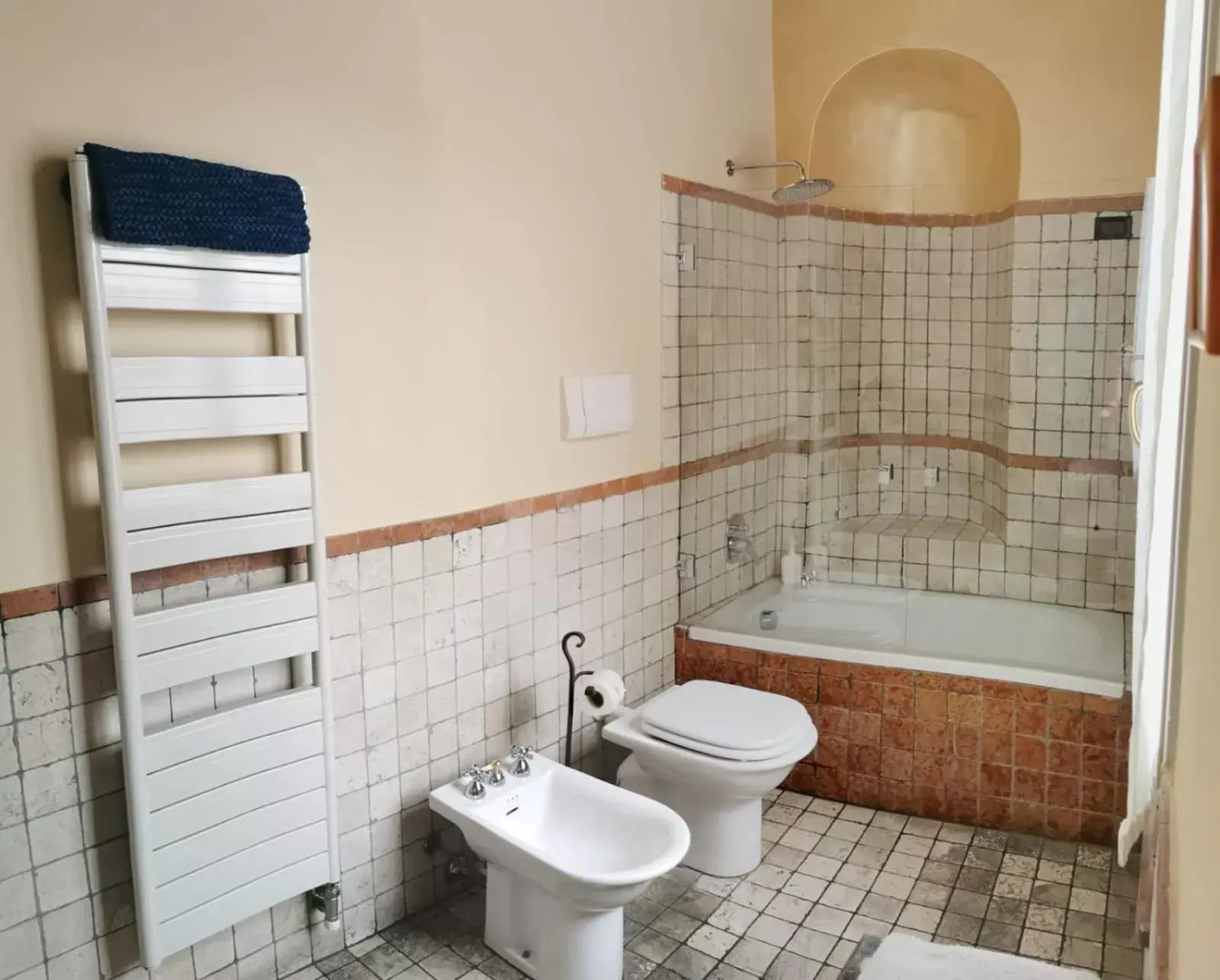 Bathroom in Angolo Del Poeta