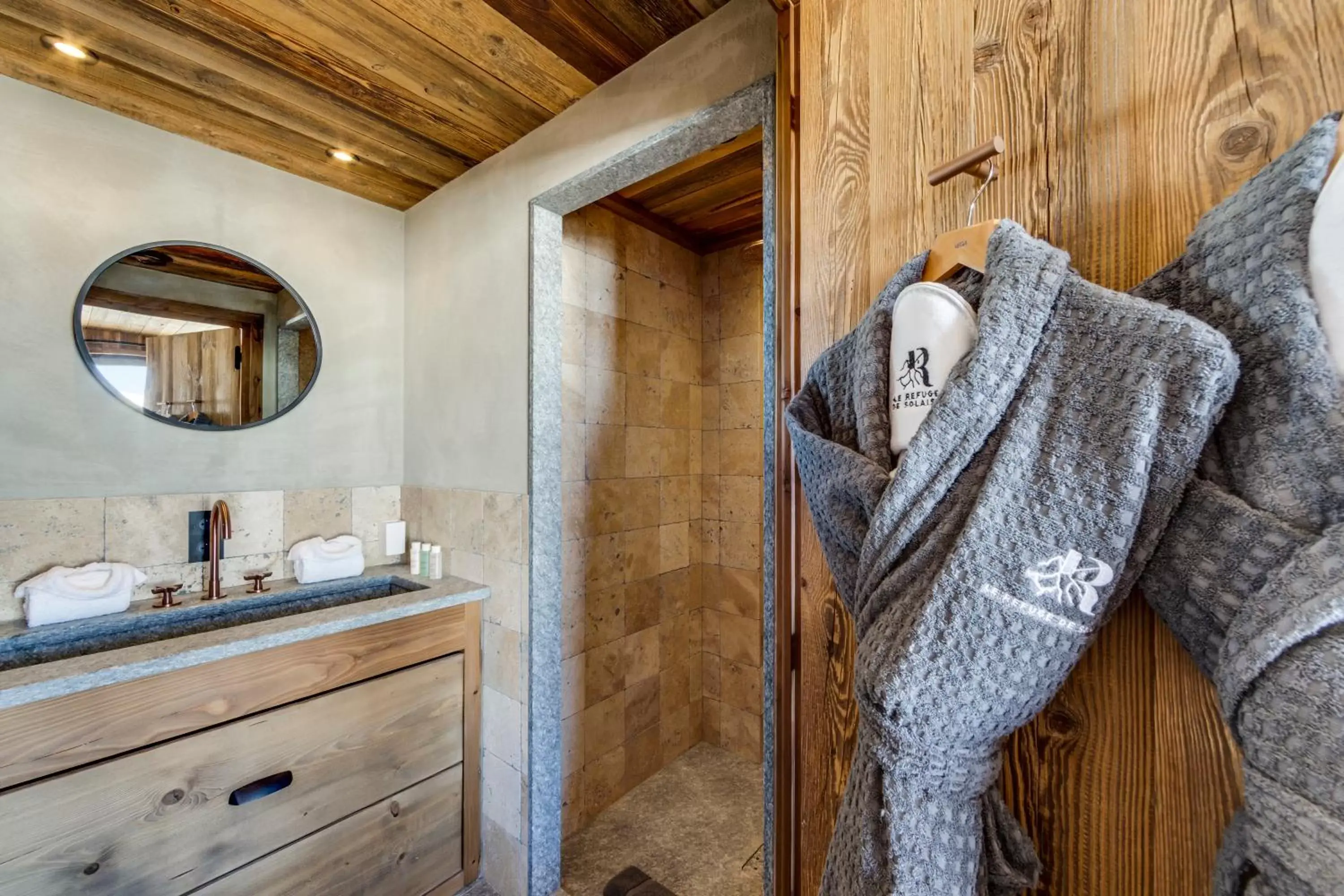 Bathroom in Le Refuge de Solaise - 2551 m Altitude