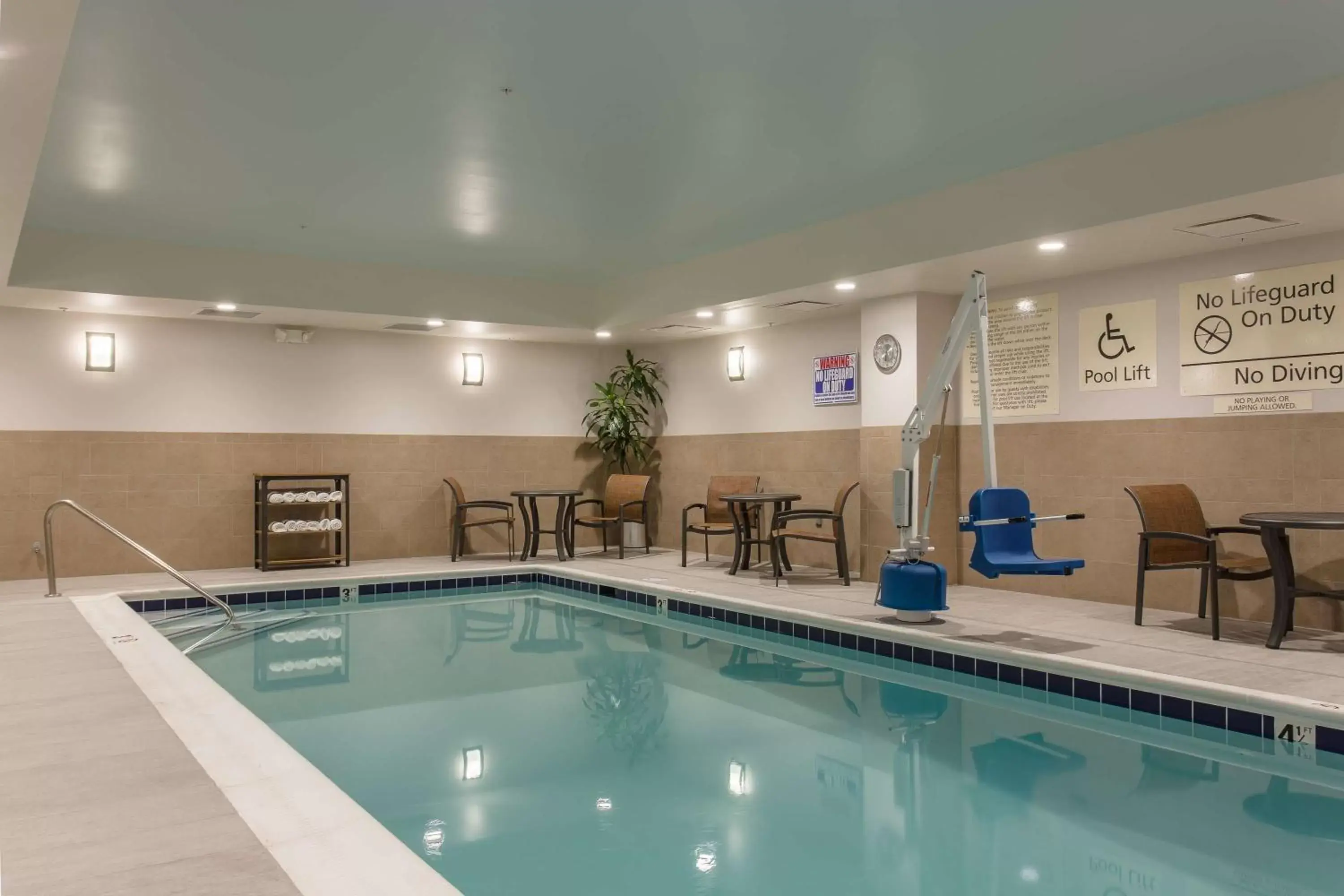 Pool view, Swimming Pool in Hampton Inn & Suites - Knoxville Papermill Drive, TN