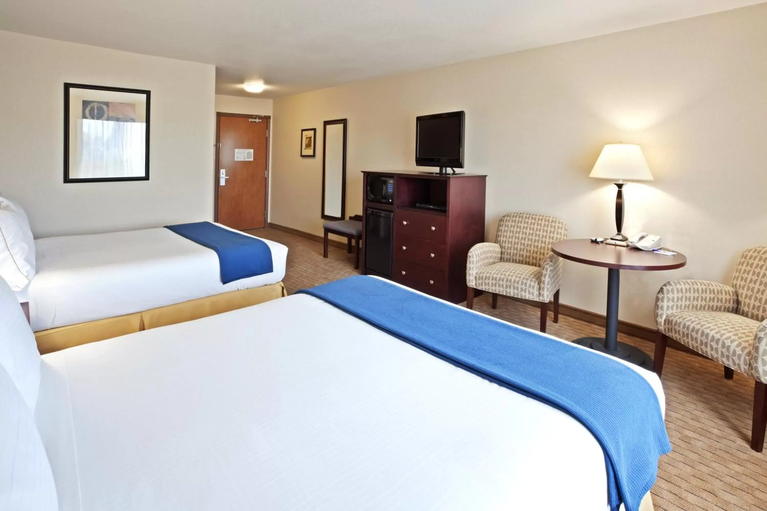 Photo of the whole room, Bed in Holiday Inn Express Hotel & Suites Vancouver Mall-Portland Area, an IHG Hotel