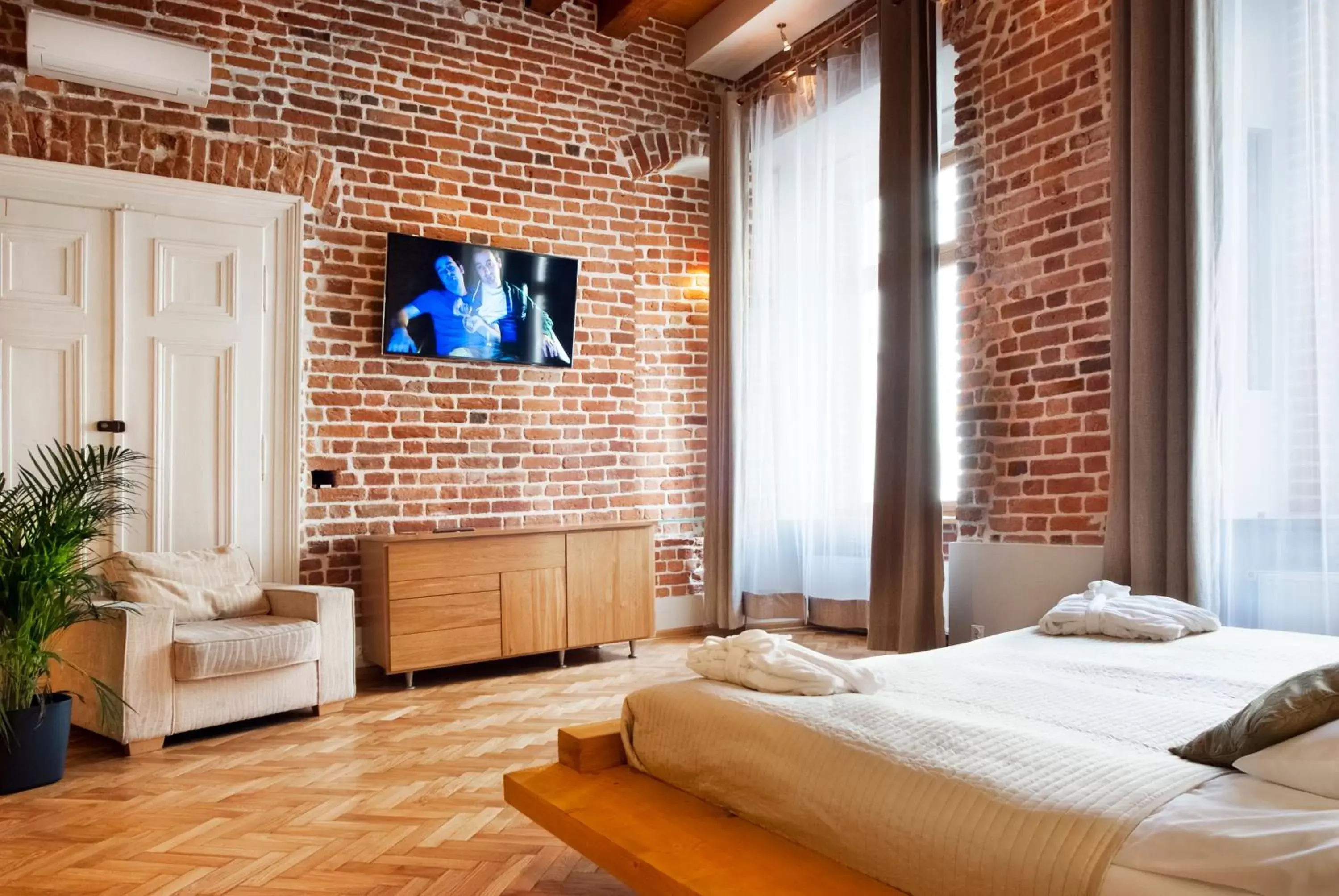 TV and multimedia, Bed in Aparthotel Stare Miasto TV and multimedia, Bed in Aparthotel Stare Miasto