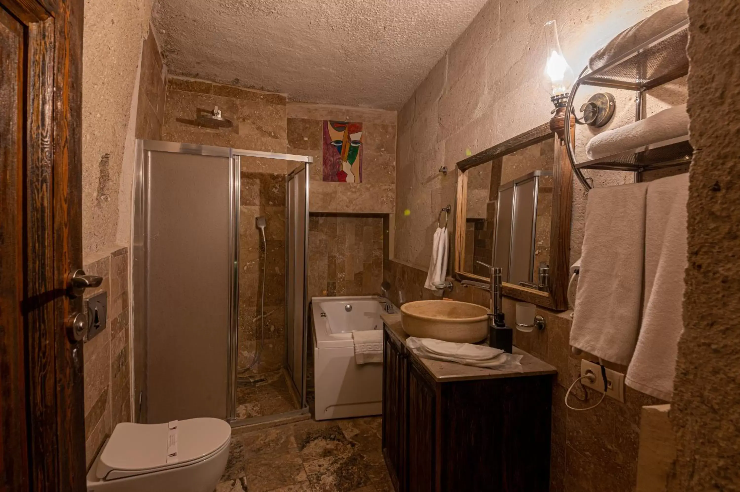 Shower, Bathroom in Hidden Cave Hotel