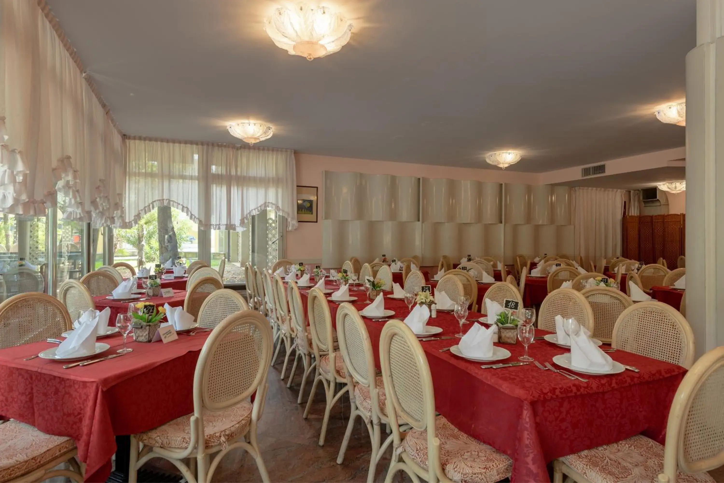 Restaurant/Places to Eat in Sport Hotel Olimpo