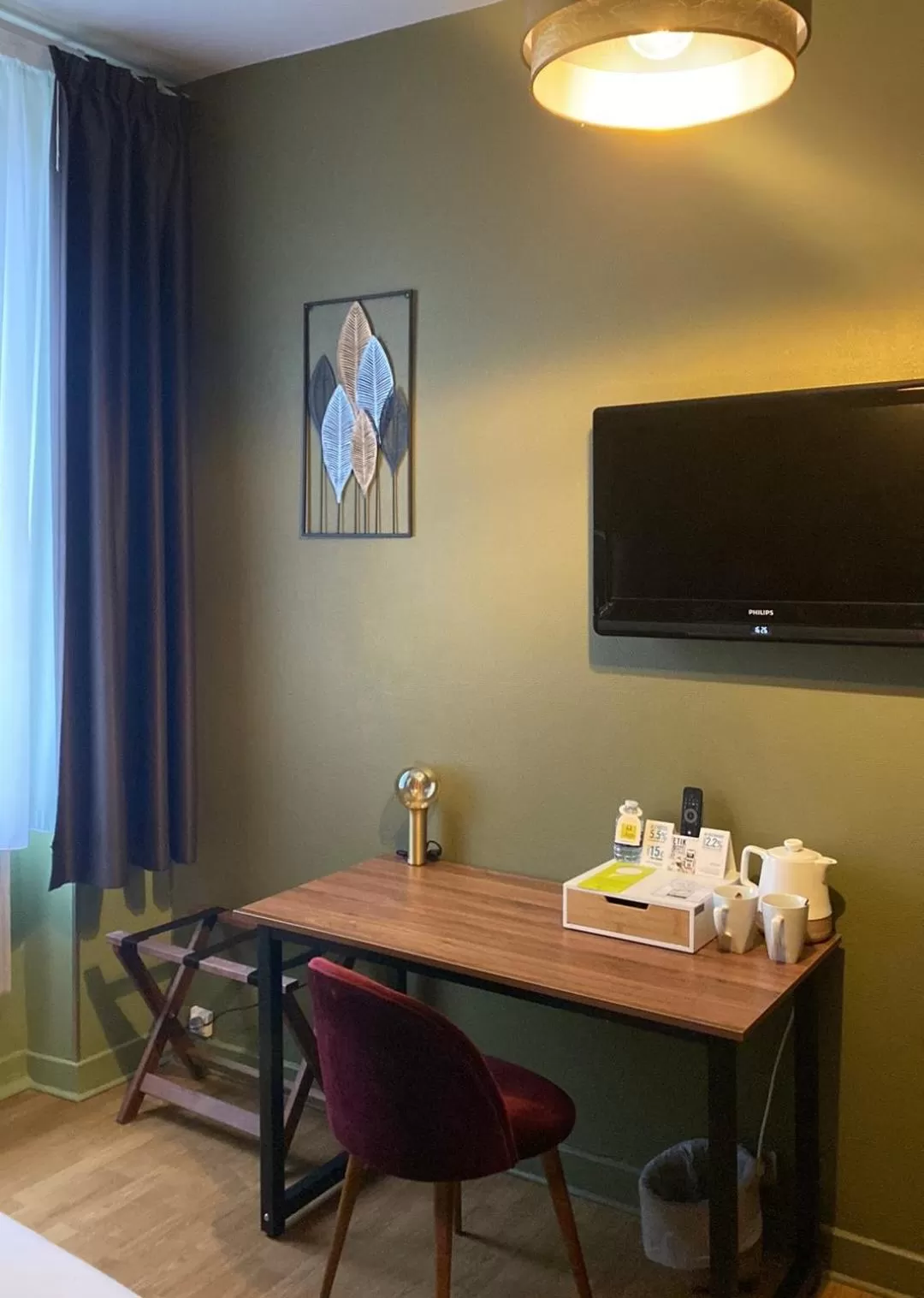 TV and multimedia in Logis Hôtel Le Cygne