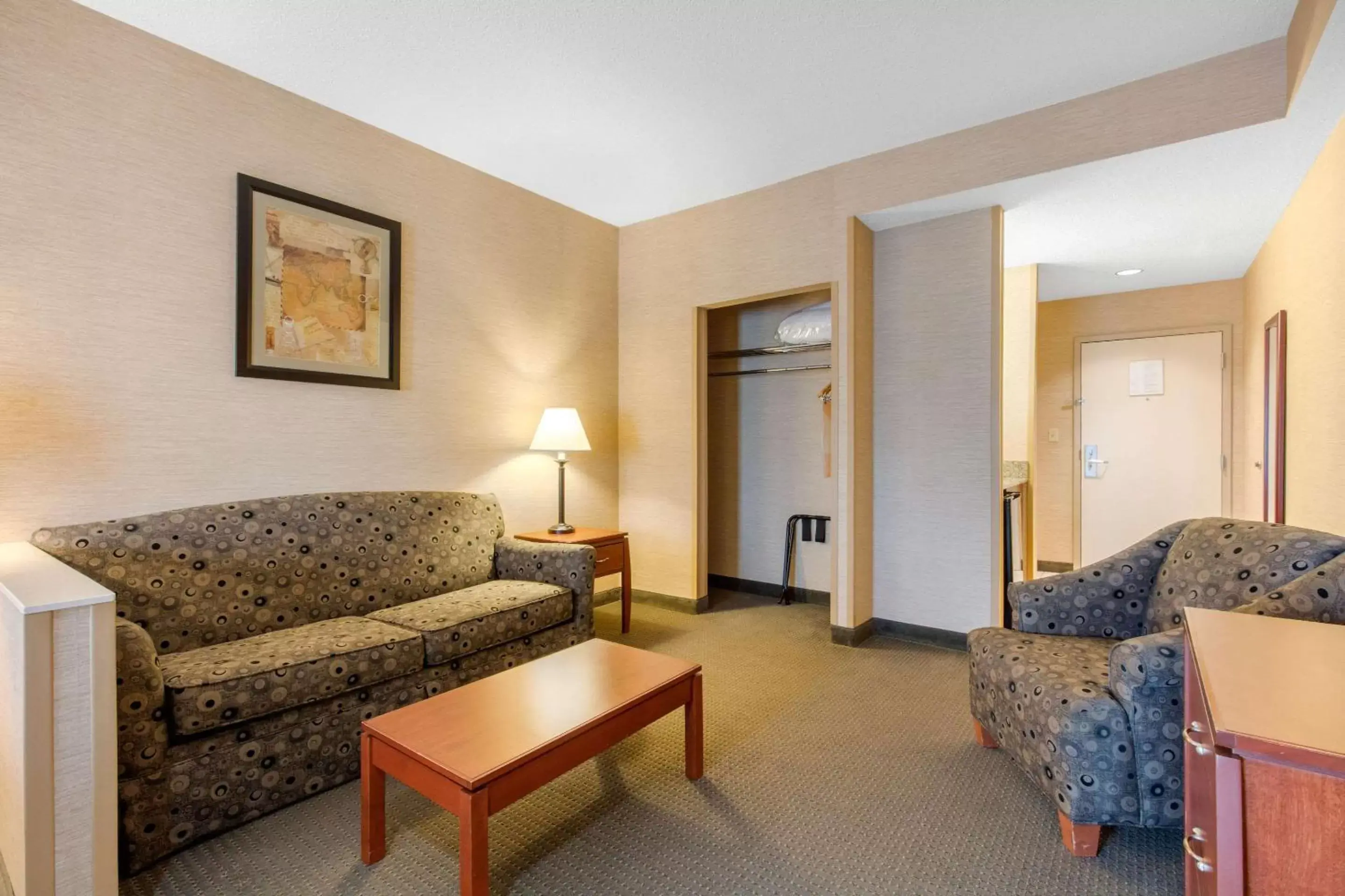 Photo of the whole room, Seating Area in Quality Inn & Suites Benton - Draffenville