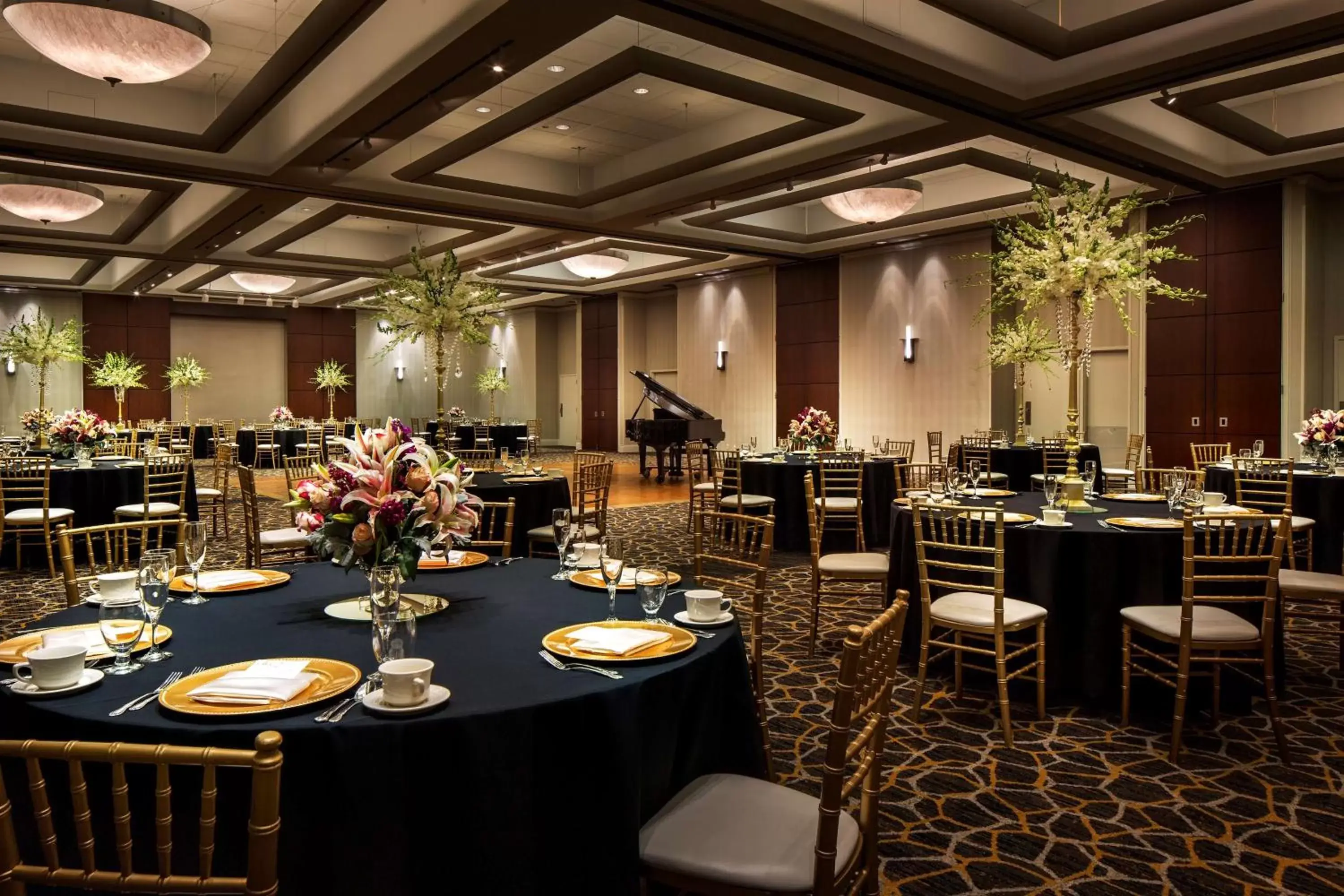 Meeting/conference room, Restaurant/Places to Eat in DoubleTree by Hilton Newark-Fremont
