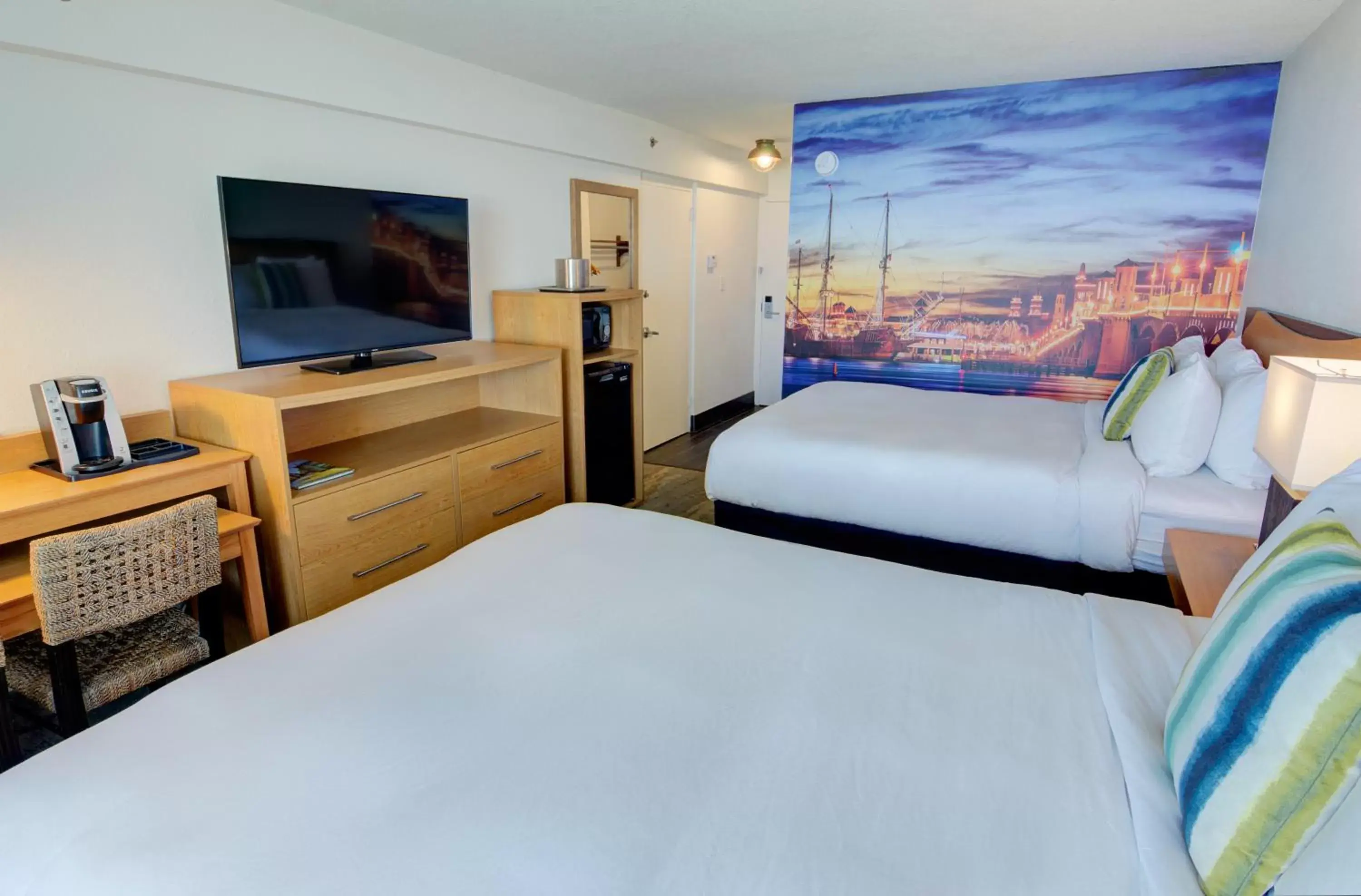 Photo of the whole room, Bed in Guy Harvey Resort on Saint Augustine Beach