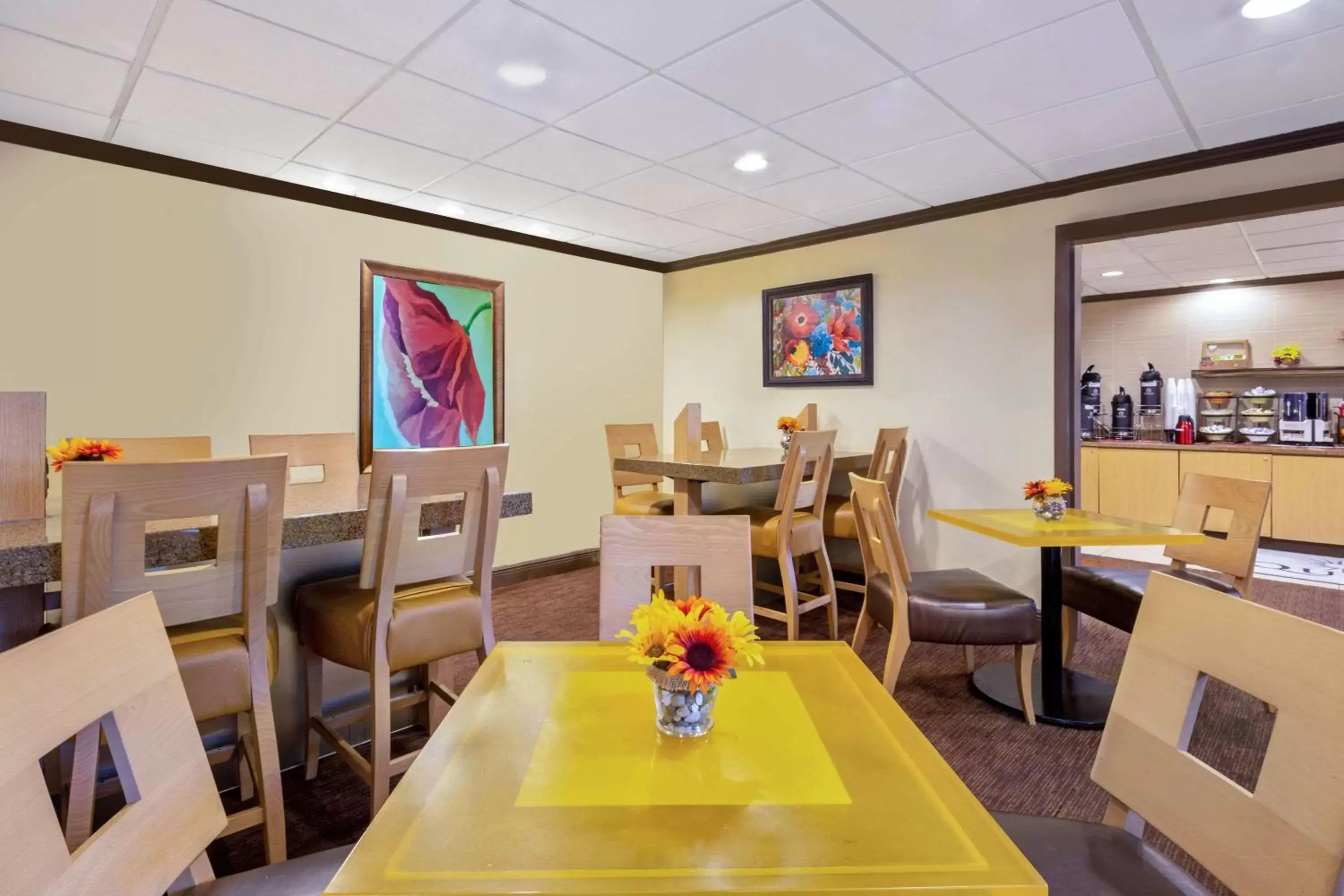 Restaurant/Places to Eat in La Quinta Inn & Suites by Wyndham Miami Cutler Bay