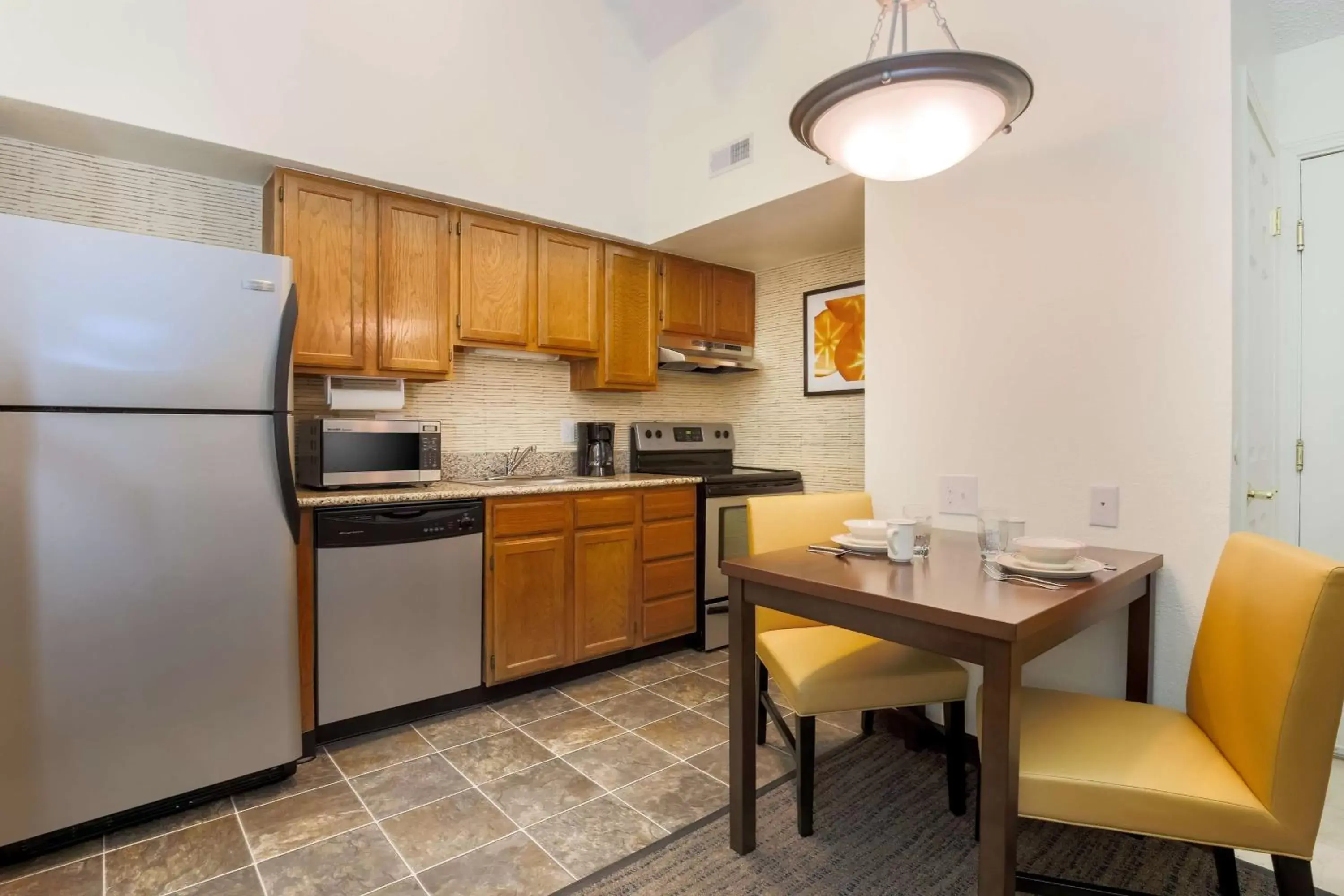 Photo of the whole room, Kitchen/Kitchenette in Hawthorn Suites by Wyndham Tinton Falls