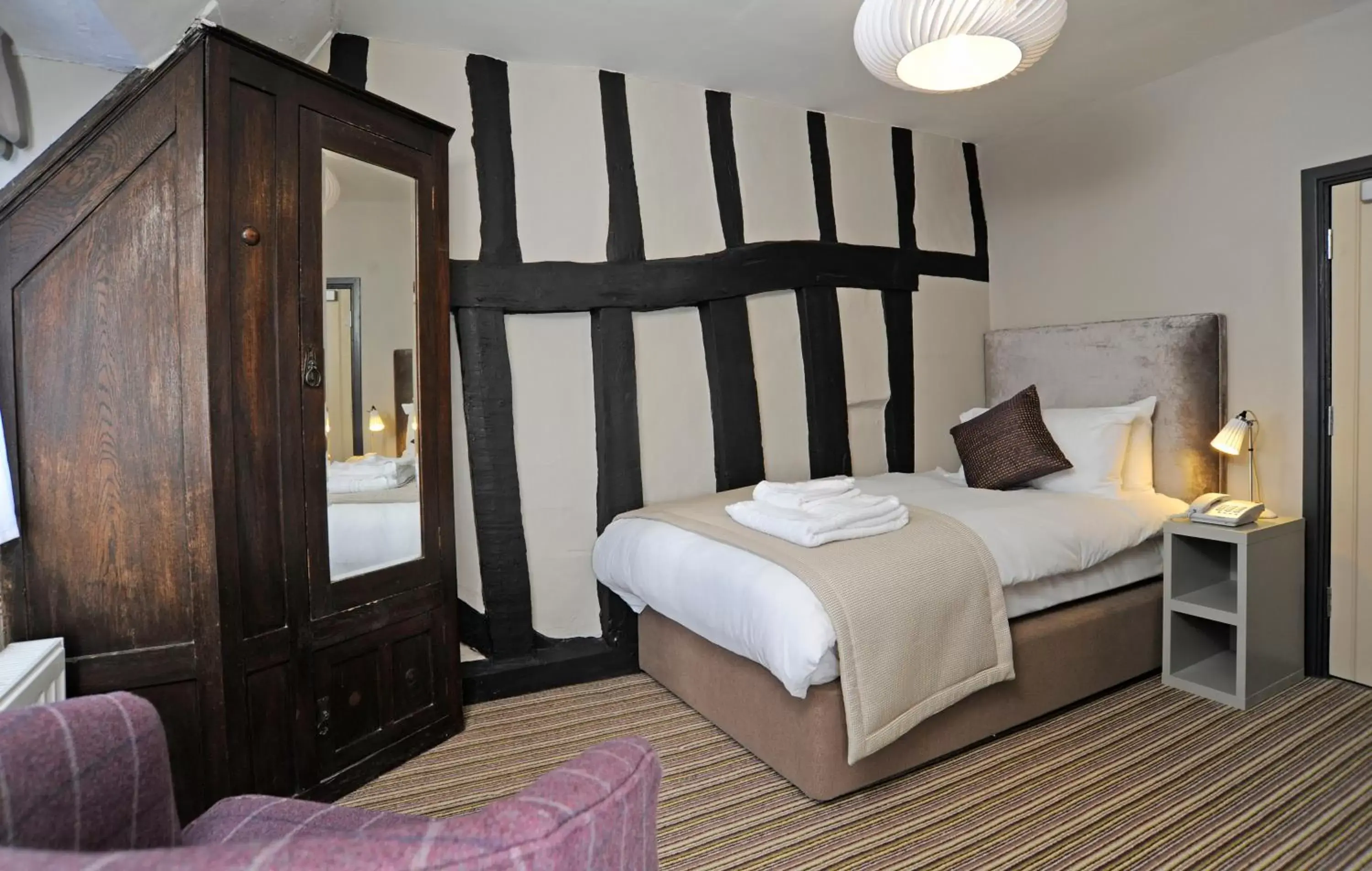 Bed in The Red Lion Hotel